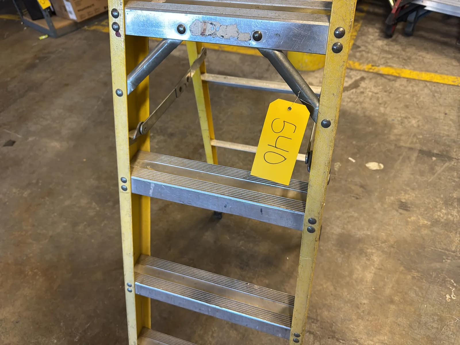 Titan 5’ Fiberglass Ladder, photo 3 of 4