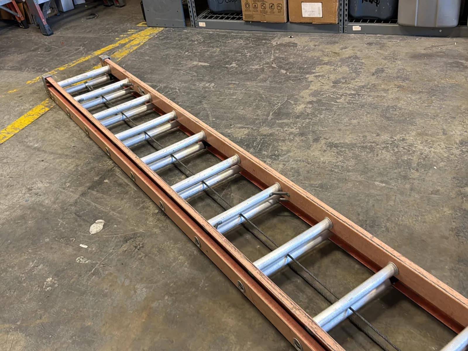 Louisville 32’ Fiberglass Extension Ladder, photo 4 of 8
