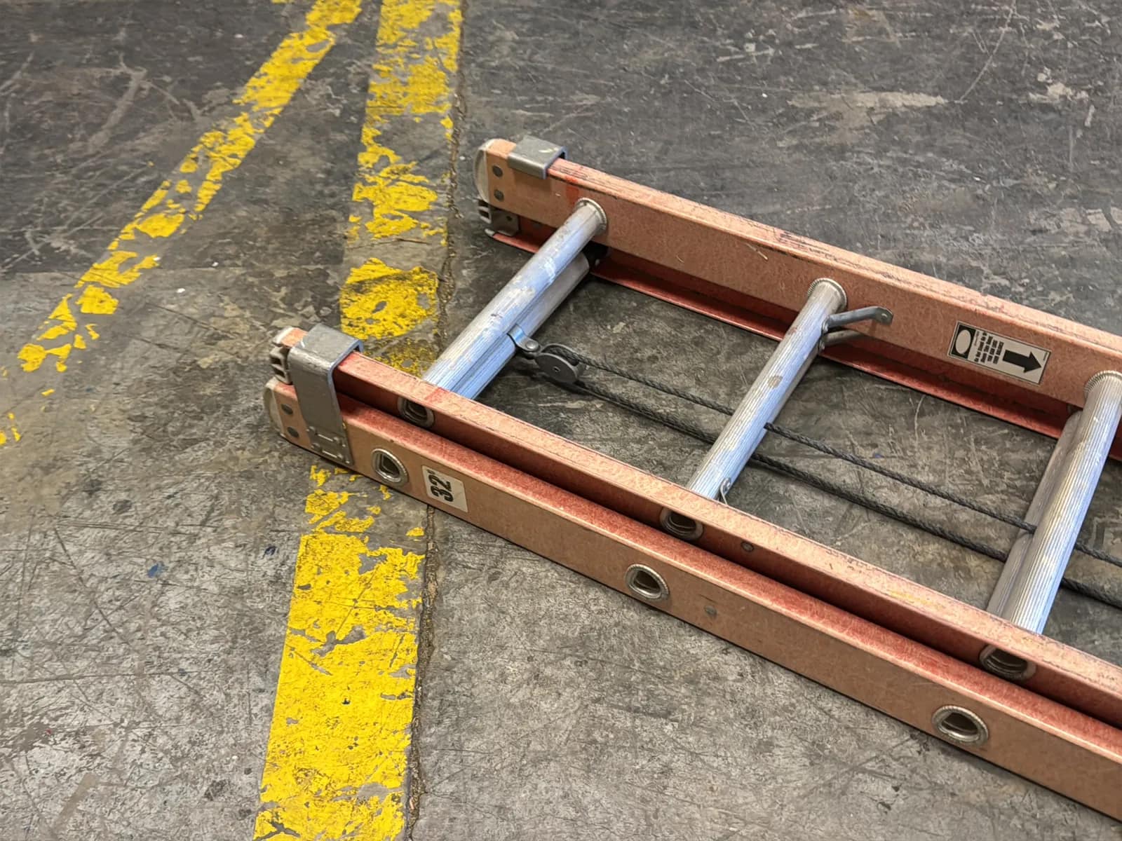 Louisville 32’ Fiberglass Extension Ladder, photo 5 of 8