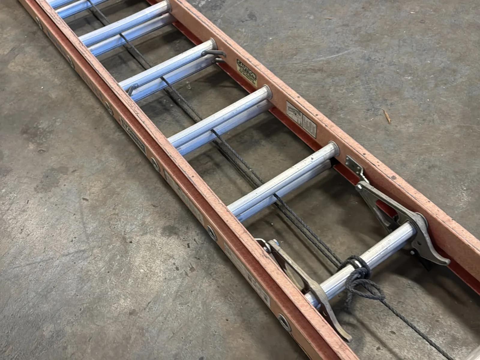 Louisville 32’ Fiberglass Extension Ladder, photo 3 of 8