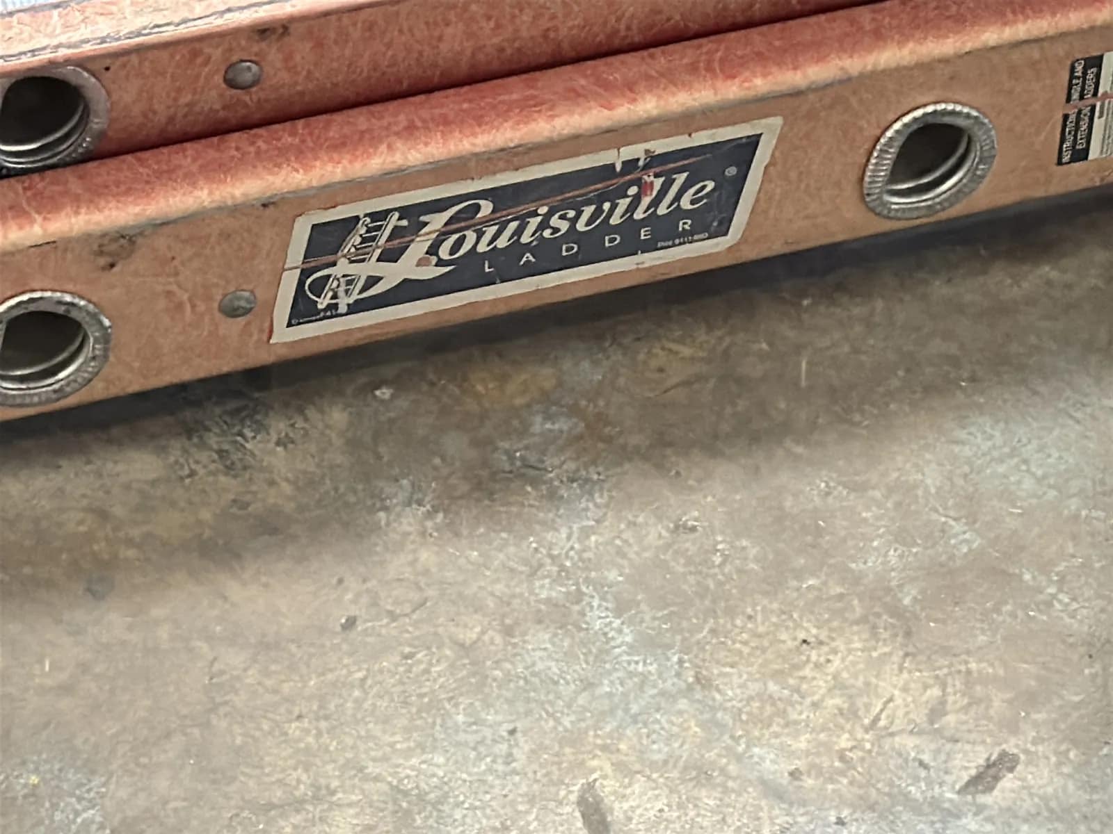 Louisville 32’ Fiberglass Extension Ladder, photo 7 of 8