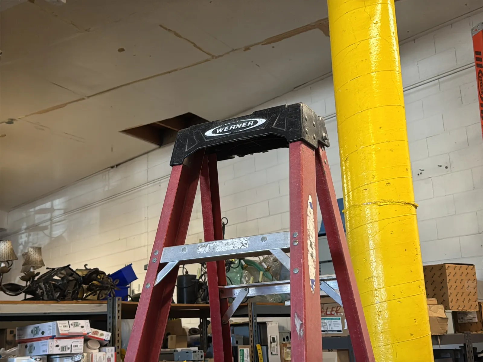 Werner 8’ Fiberglass Ladder, photo 5 of 7