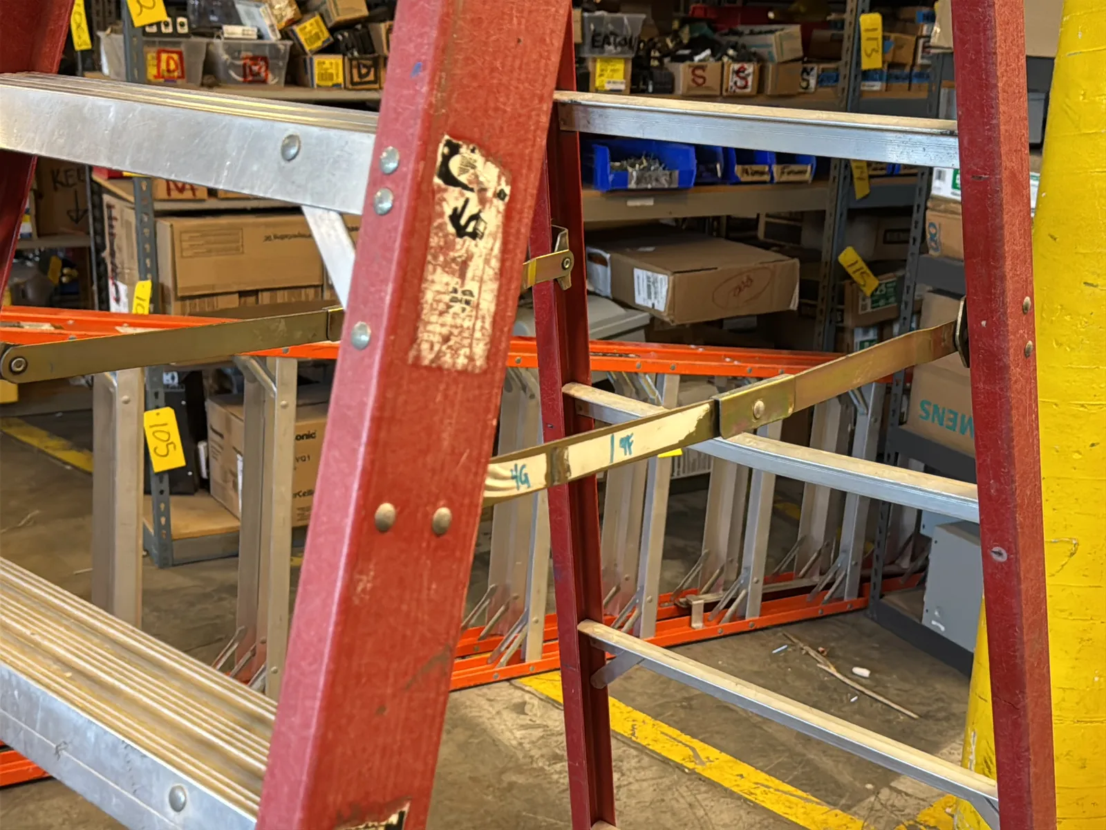 Werner 8’ Fiberglass Ladder, photo 6 of 7