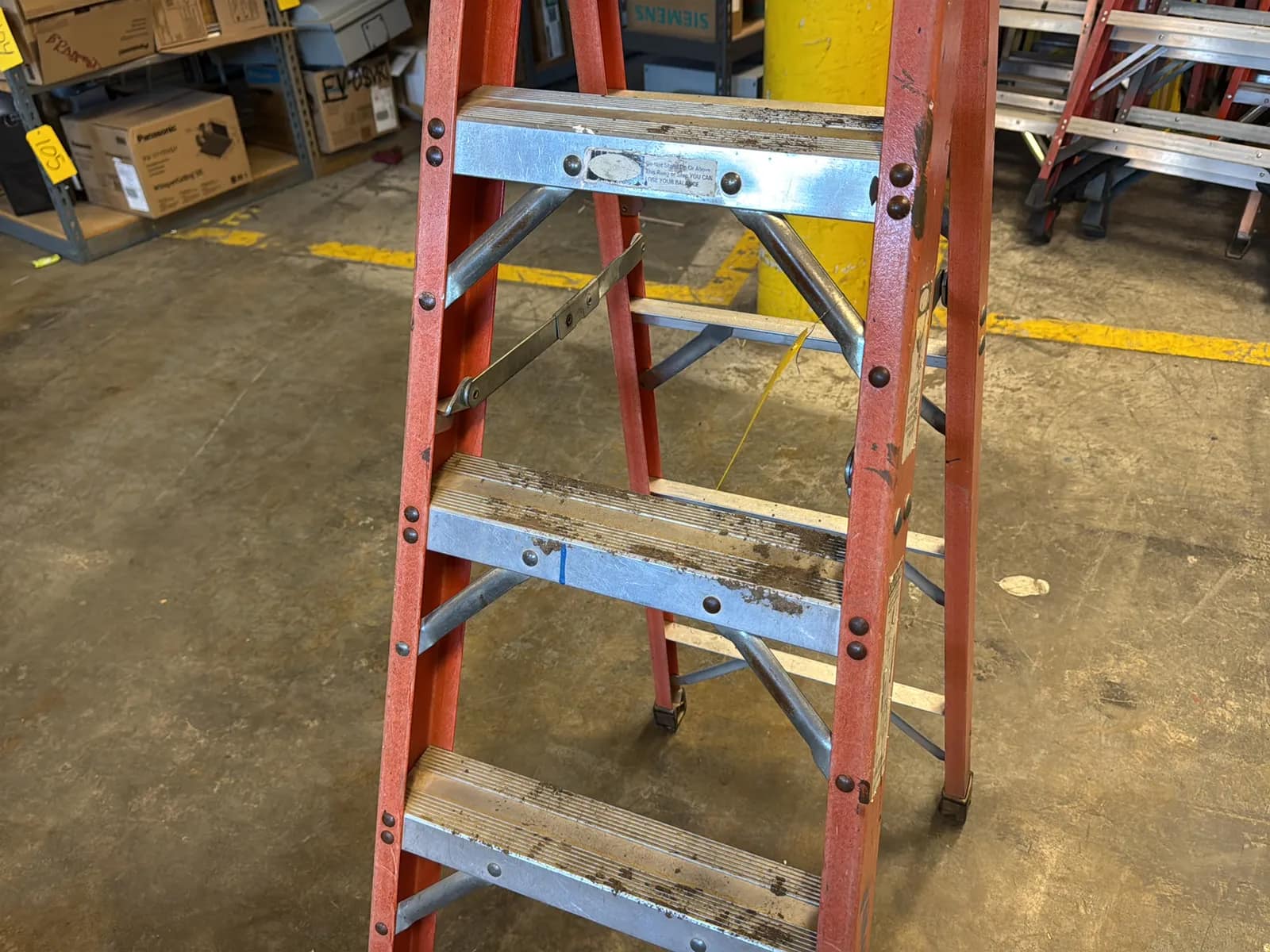 Titan 5’ Fiberglass Ladder, photo 3 of 4