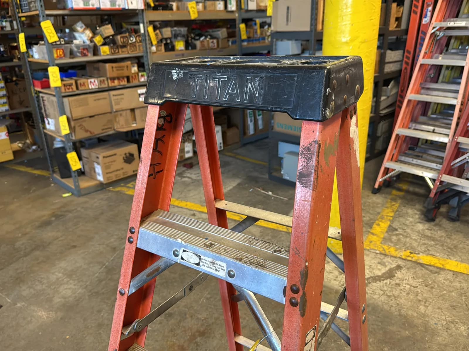 Titan 5’ Fiberglass Ladder, photo 2 of 4