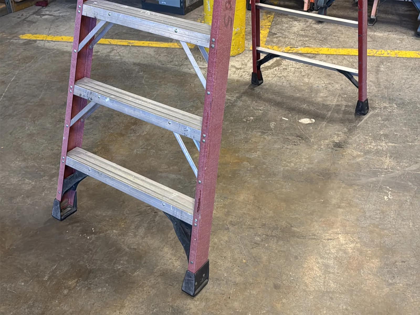 Werner 10’ Fiberglass Ladder, photo 5 of 5