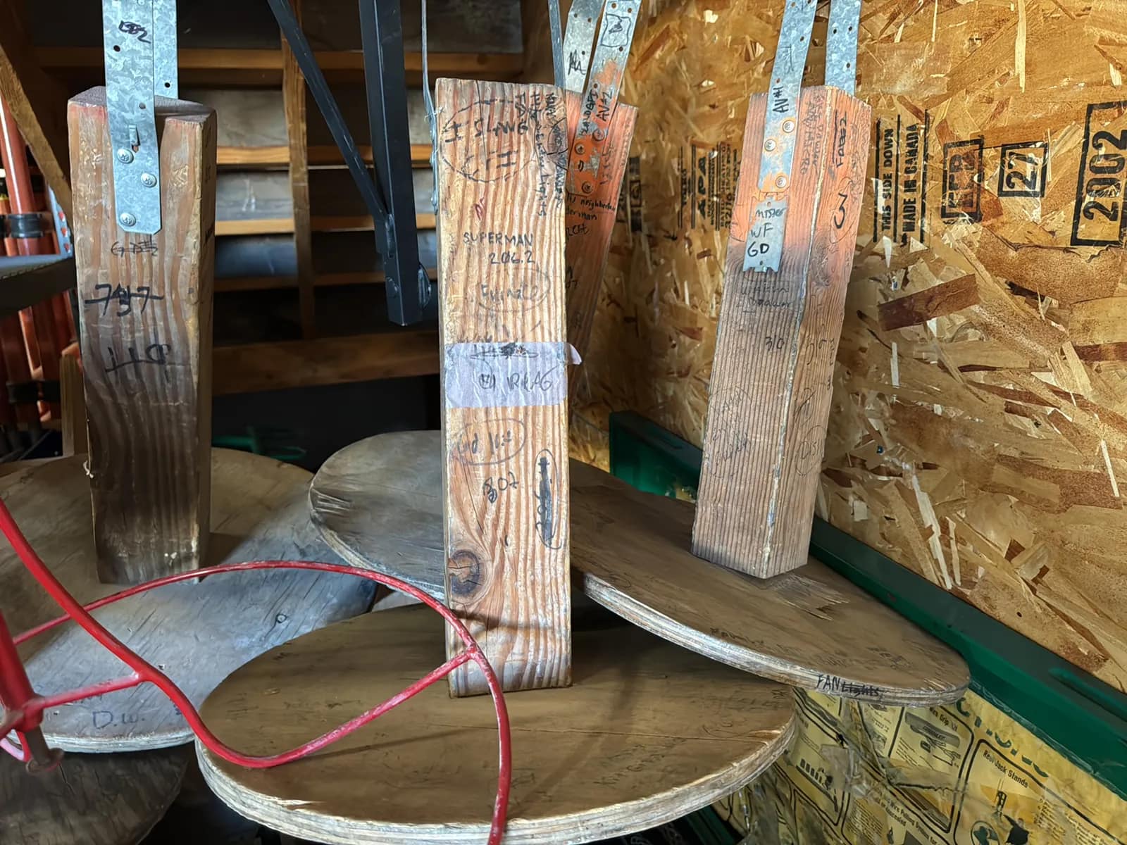 (6) Wire Holders, photo 3 of 5