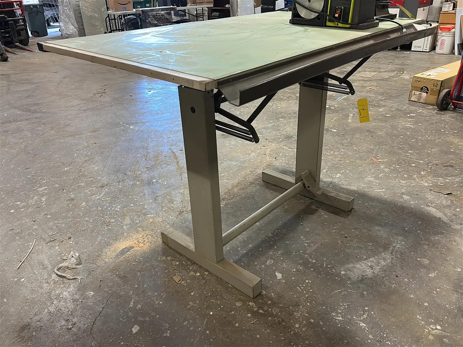 adjustable-height-office-desk-0ceeea