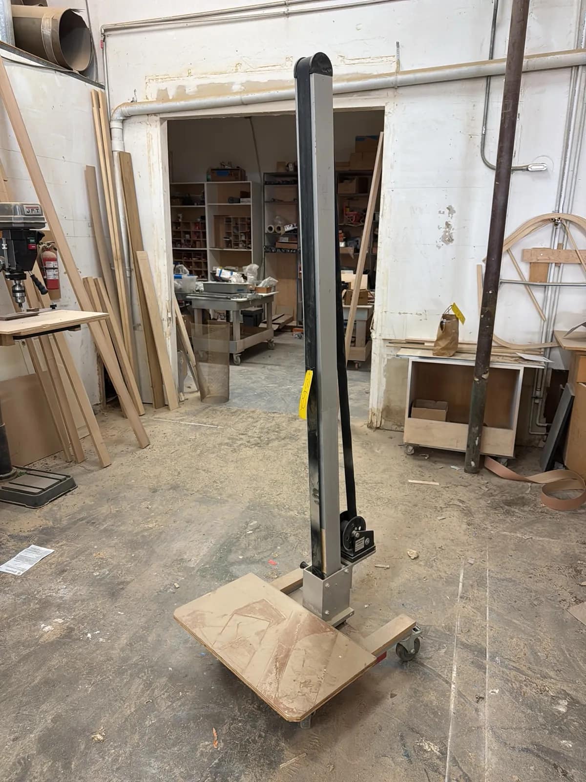 E-Z Spread n' Lift EZ1 1,200lb Capacity Hand Winch Lift, photo 1 of 7