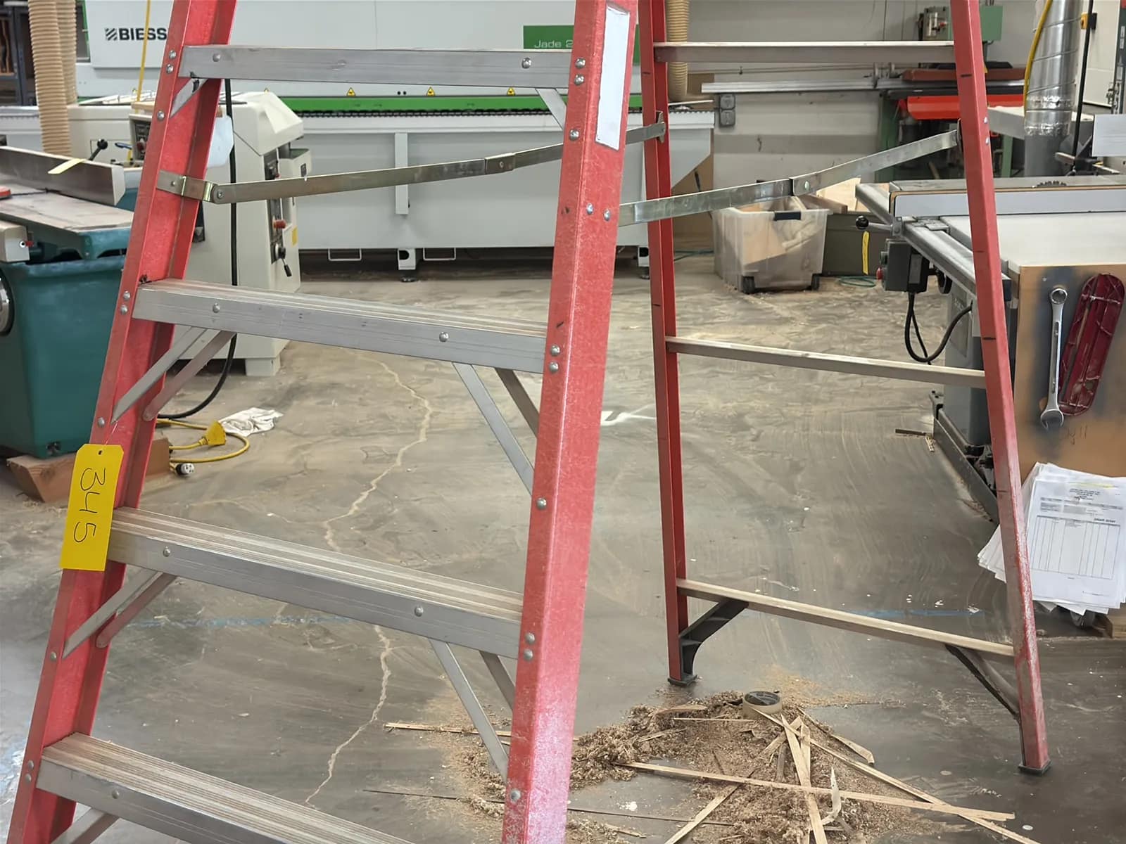 Werner 12’ Fiberglass Ladder, photo 4 of 9