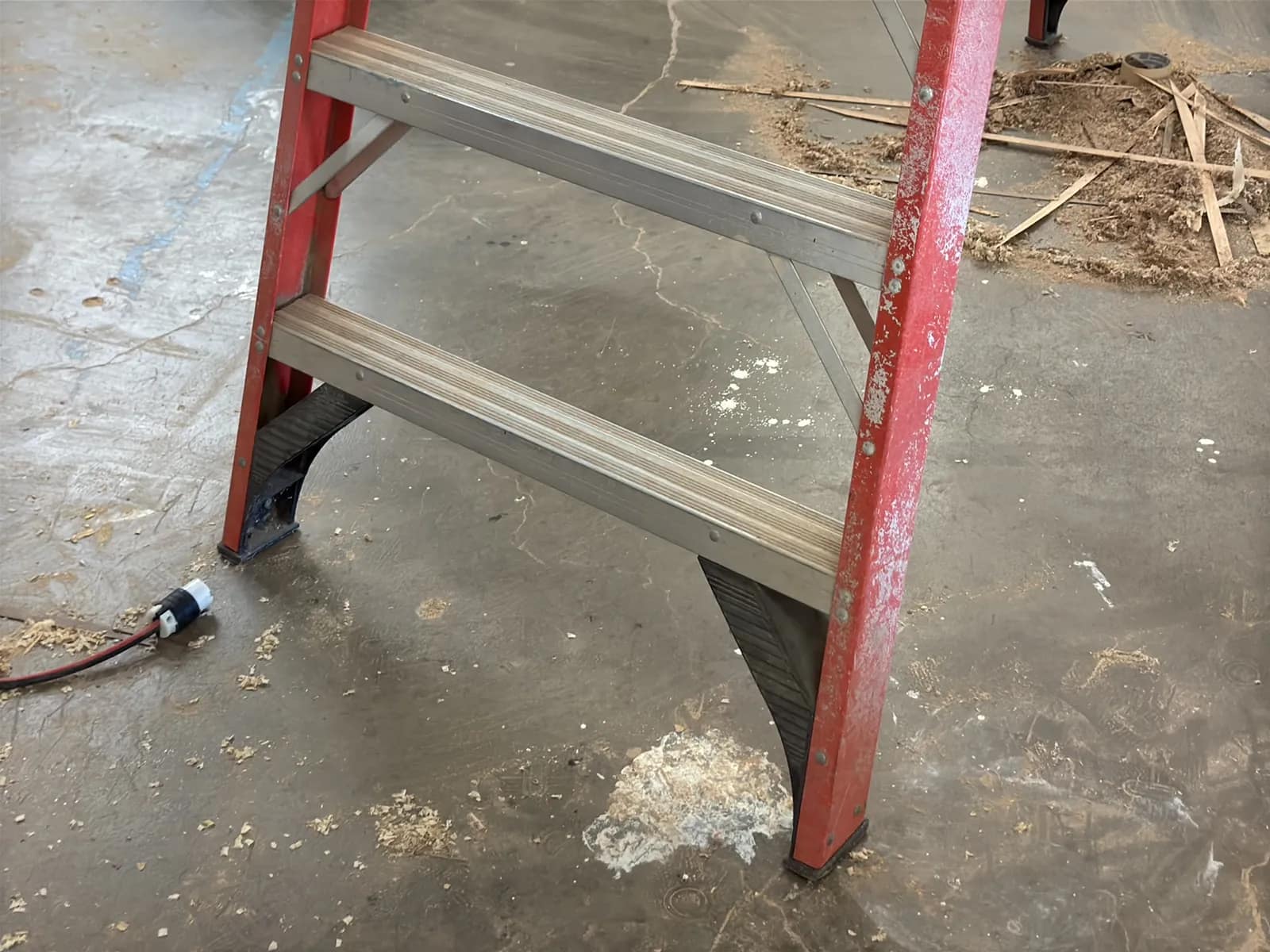 Werner 12’ Fiberglass Ladder, photo 5 of 9
