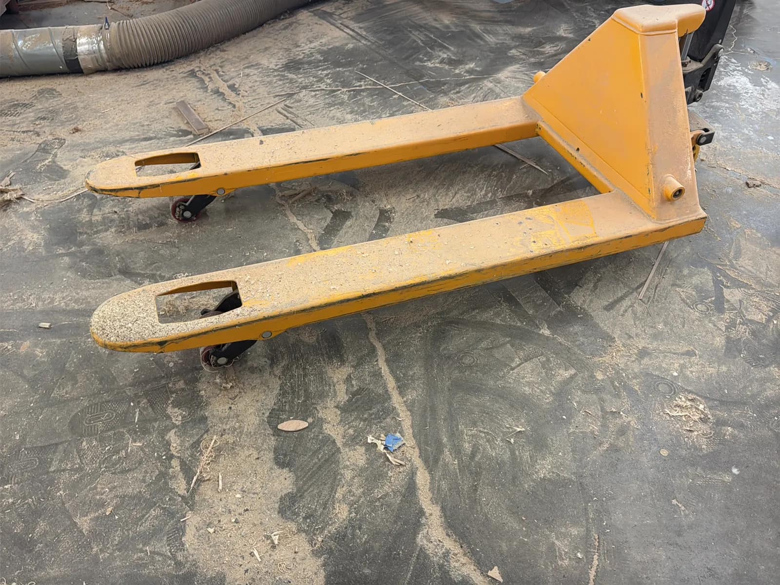 5,500lb Capacity Pallet Jack, photo 2 of 5