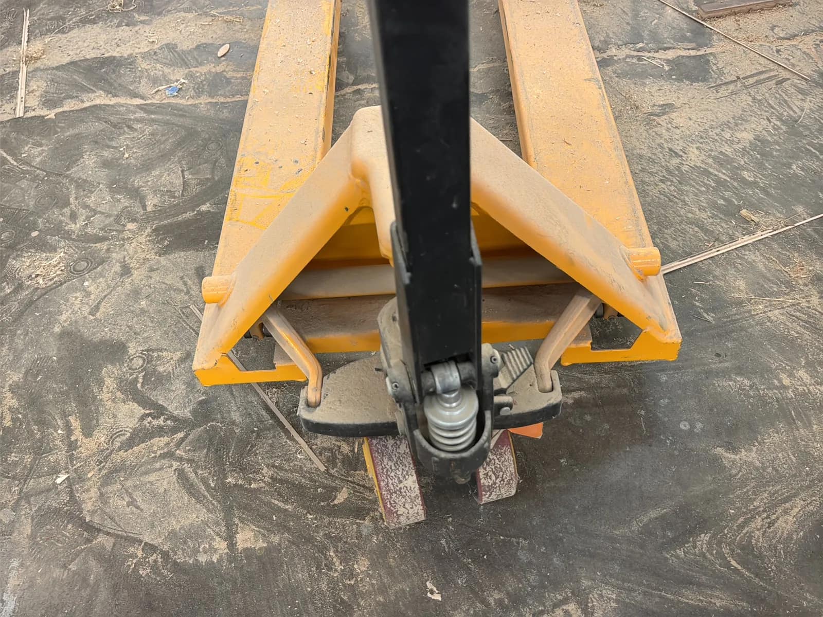 5,500lb Capacity Pallet Jack, photo 4 of 5