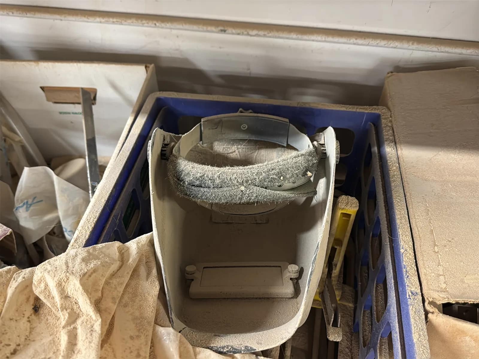 Contents Of Shelves: Cabinet Hardware, Tools, Hardware, Casters, Wire Mesh, Pivot Hinges, And More, photo 23 of 28