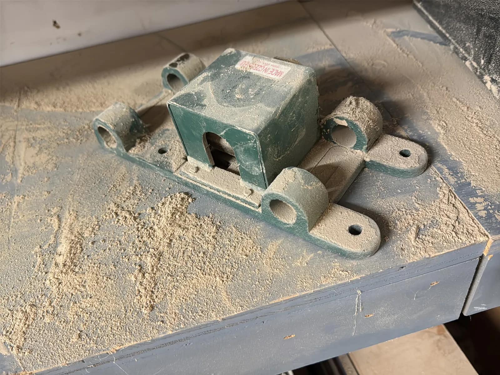 Contents Of Shelves: Cabinet Hardware, Tools, Hardware, Casters, Wire Mesh, Pivot Hinges, And More, photo 24 of 28