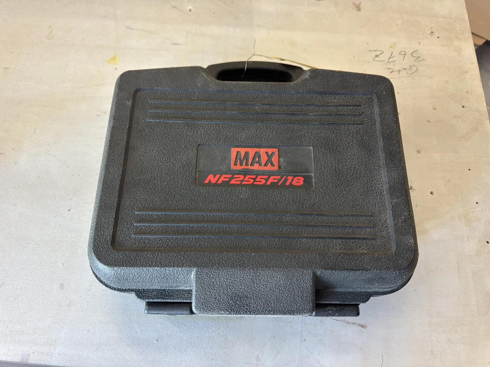 Max NF255F/18 Brad Nailer, photo 2 of 8