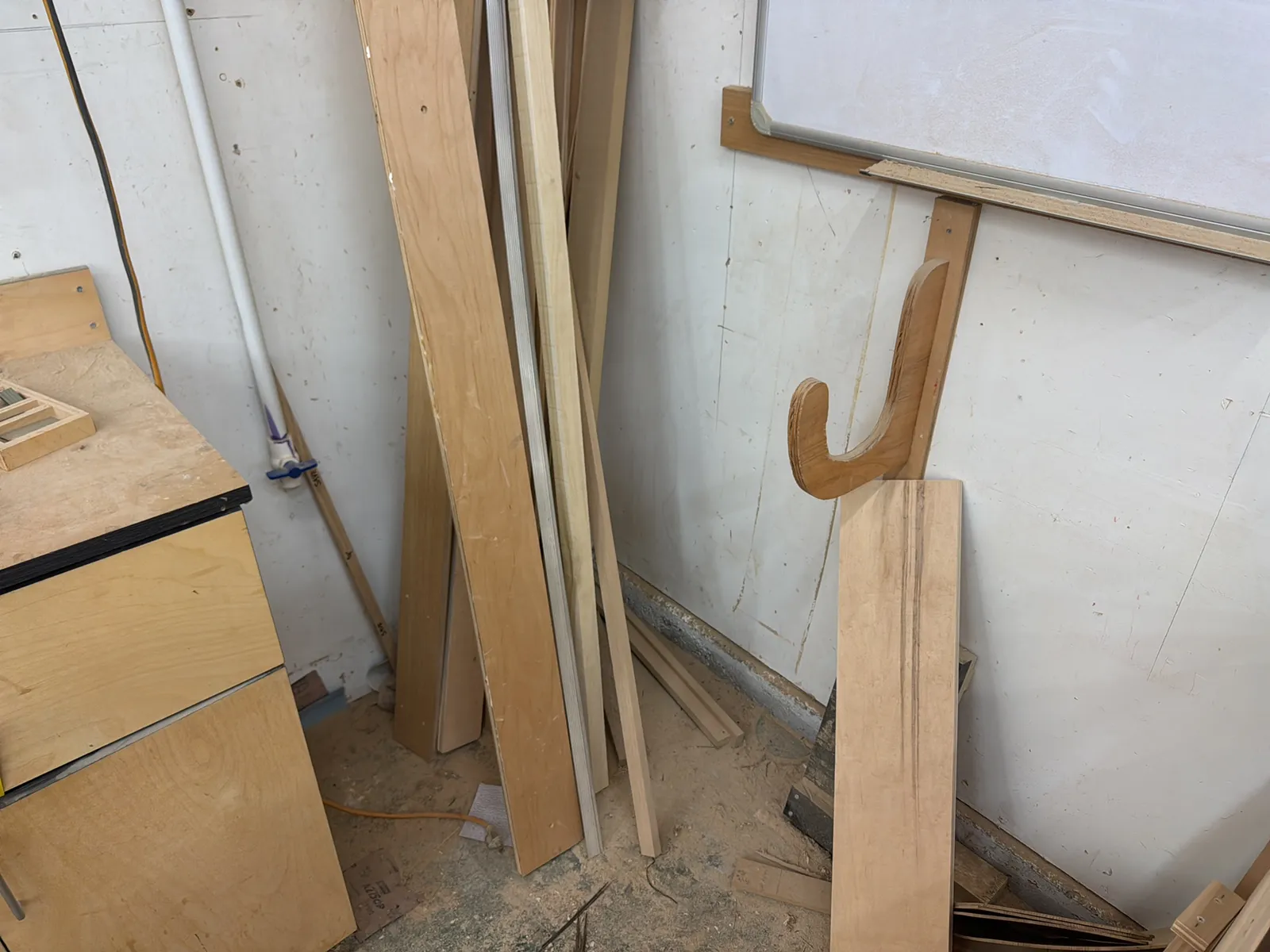 Contents Of Corner: Cabinet With Contents, Assorted Wood And More, photo 8 of 8
