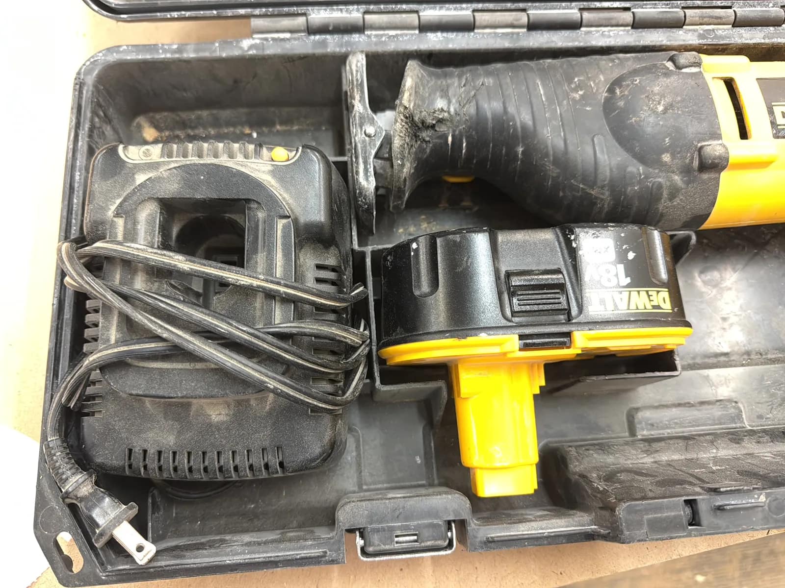 DeWalt Cordless Reciprocating Saw With (2) Batteries, Charger And Case, photo 4 of 6