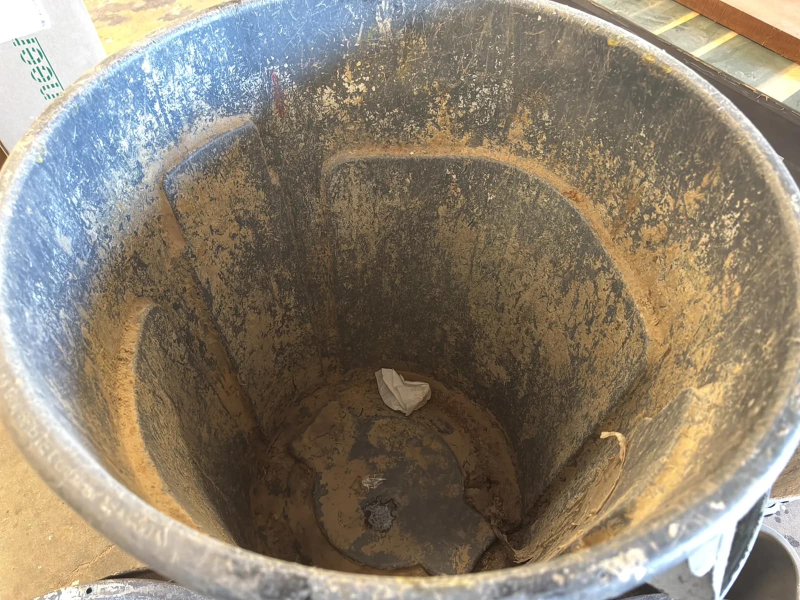 (6) Assorted Garbage Cans With Contents, photo 5 of 7