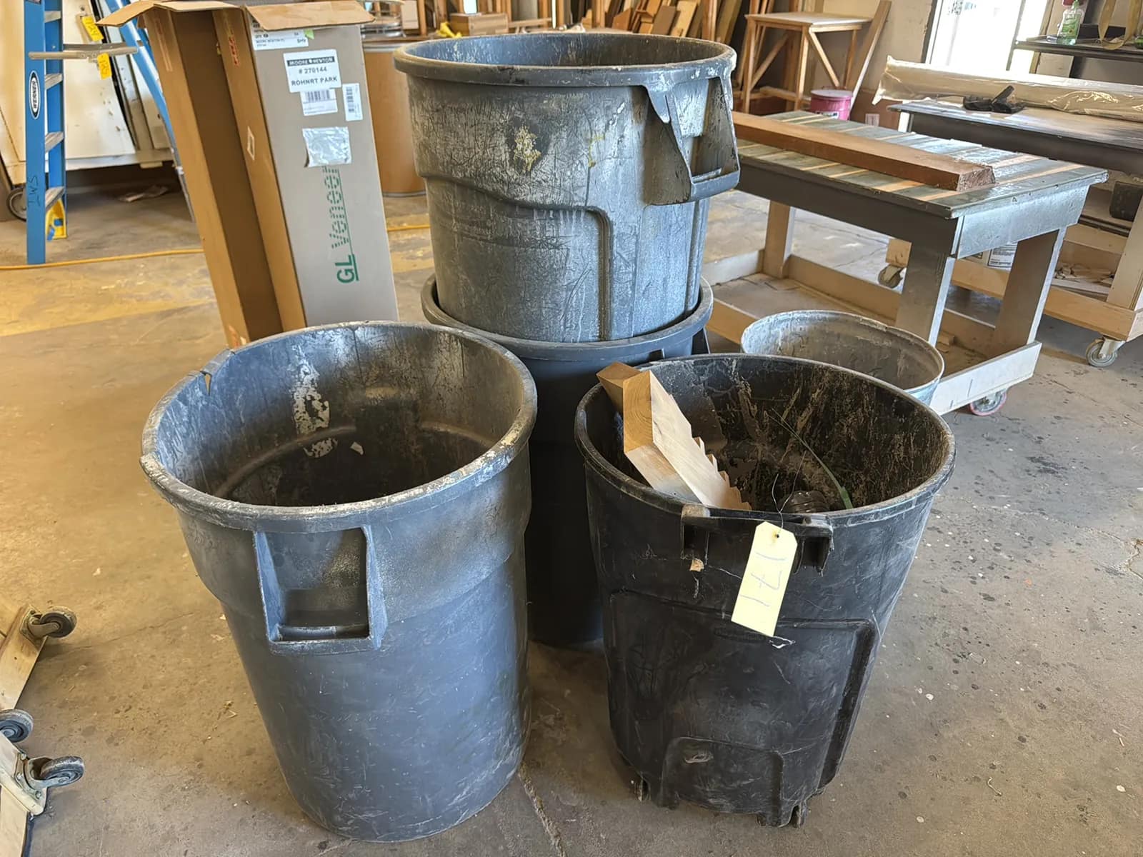 (6) Assorted Garbage Cans With Contents, photo 3 of 7