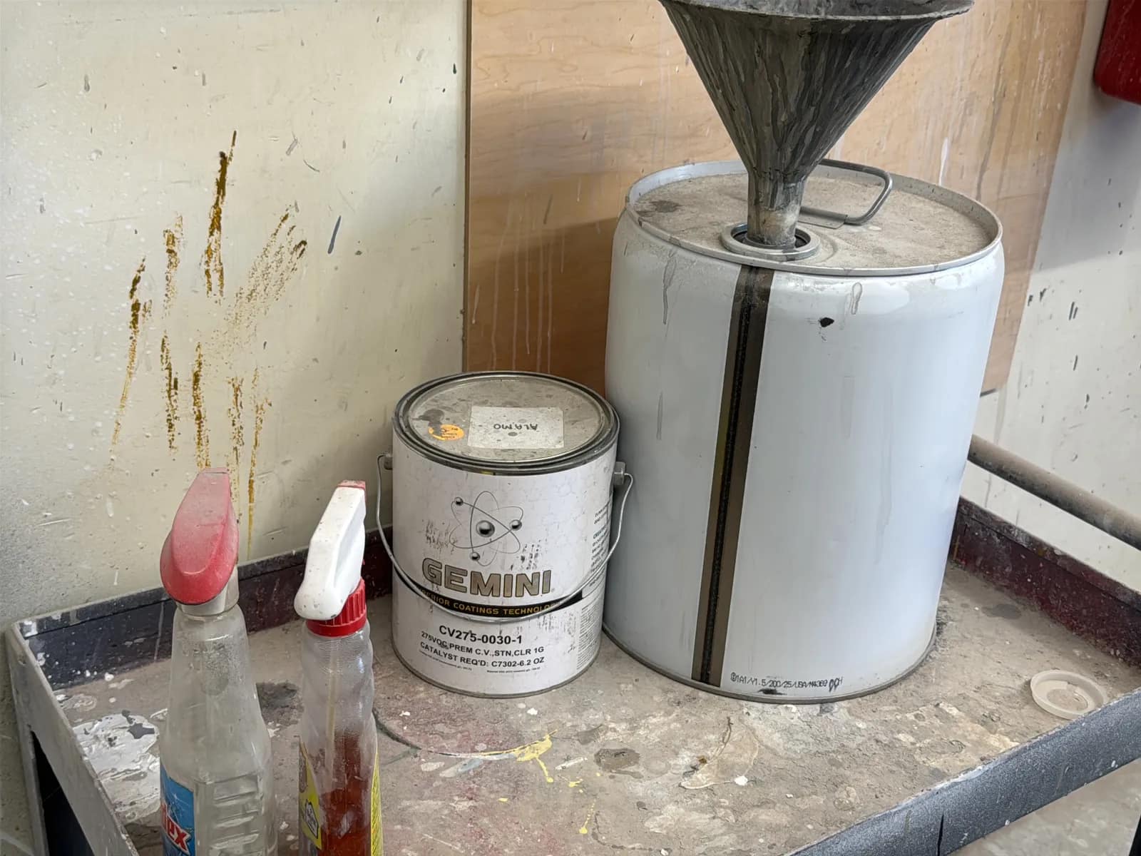 Rolling Cart And Contents: Assorted Chemicals, photo 5 of 7
