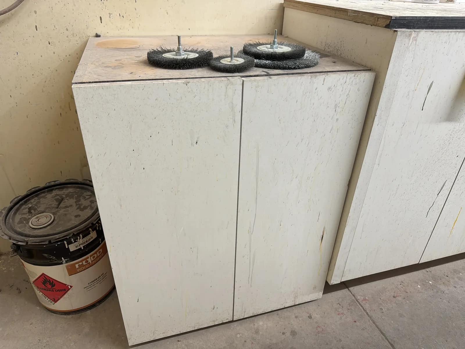 (2) Cabinets With Contents And Wall Mounted Organizers, photo 2 of 11