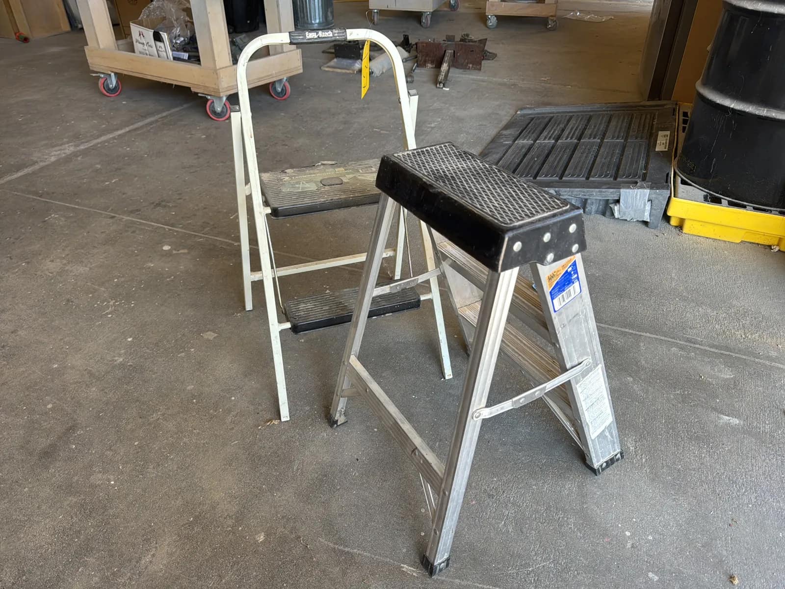 (2) Small Step Ladders, photo 2 of 5
