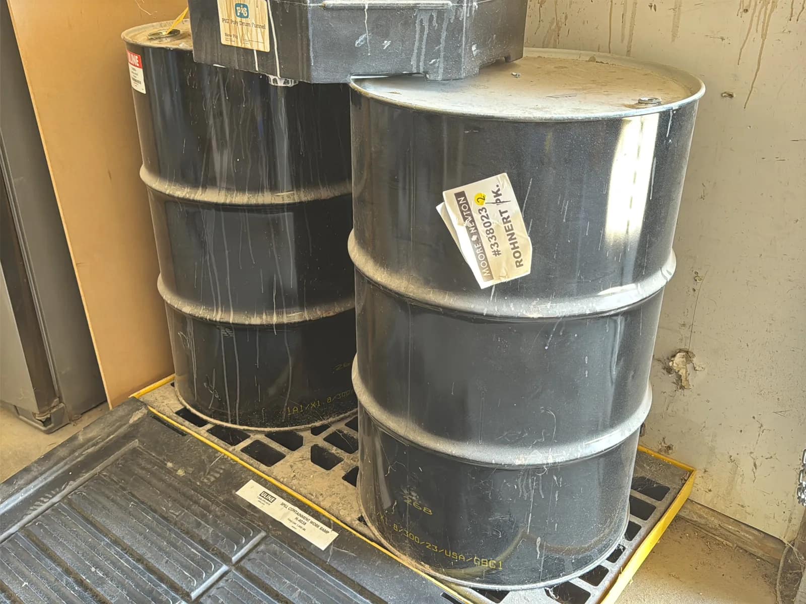 (2) 55 Gal Drums With Spill Platform, Work Ramp And Funnel, photo 5 of 9