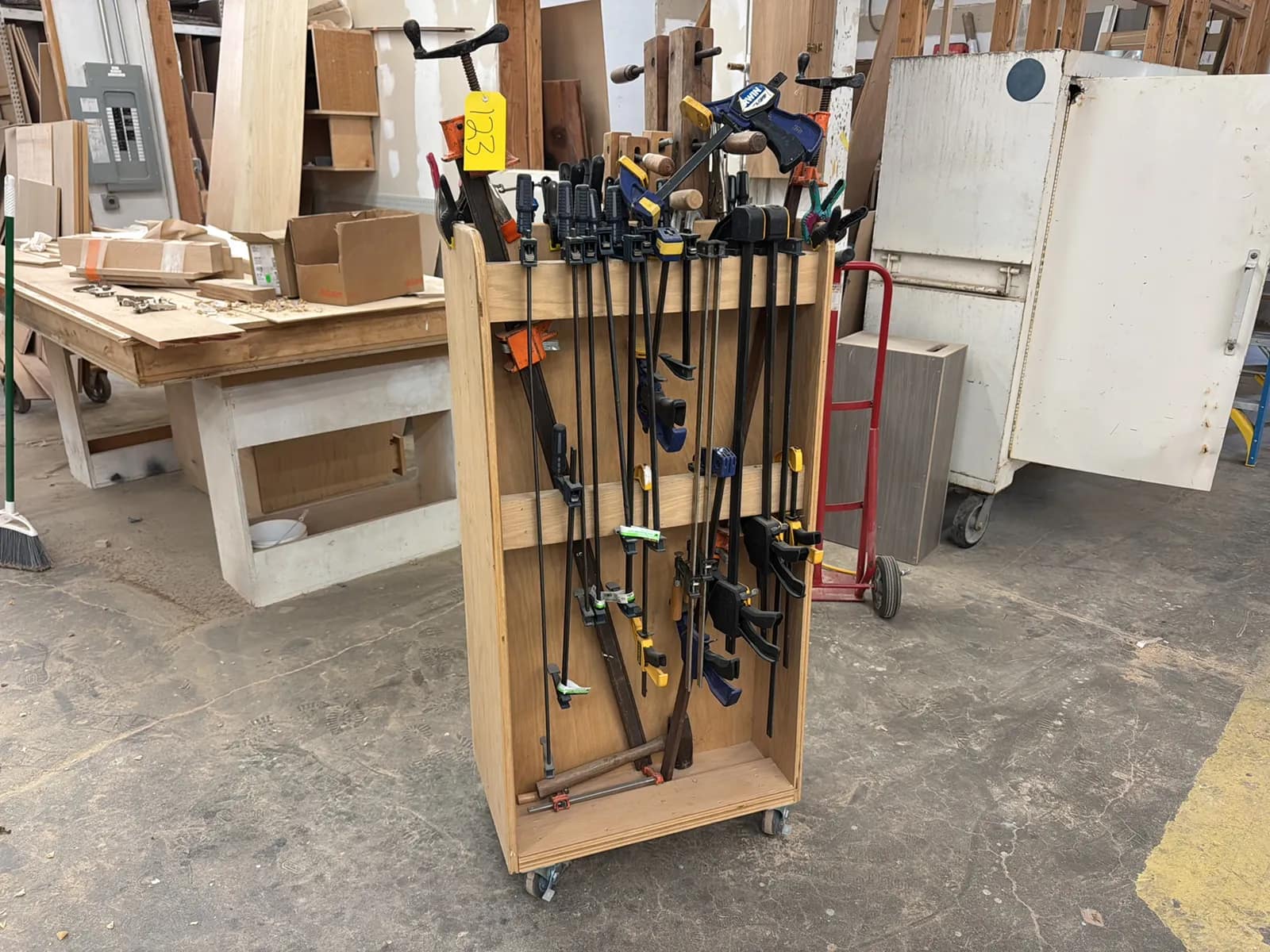 custom-rolling-cart-with-assorted-clamps-mug0hyad