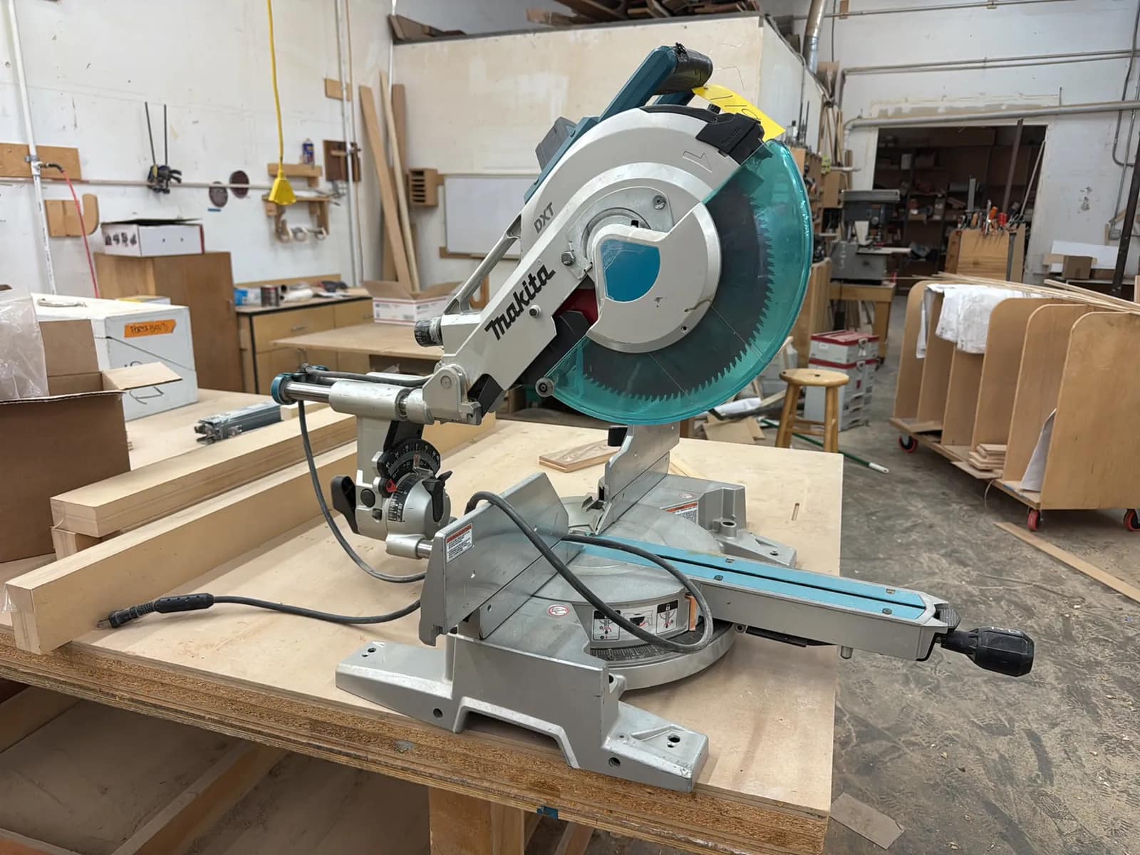 makita-dxt-ls1216l-miter-saw-baeec5