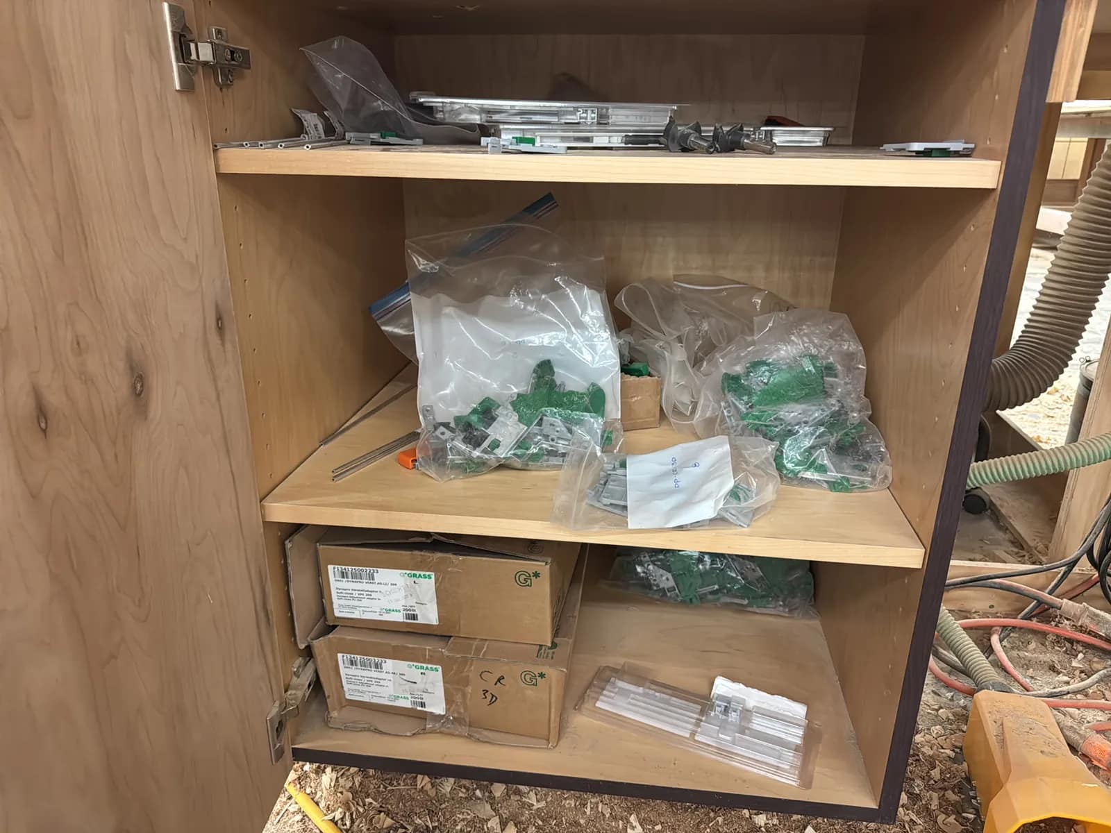contents-of-cabinet-door-hinge-hardware-and-more-363355