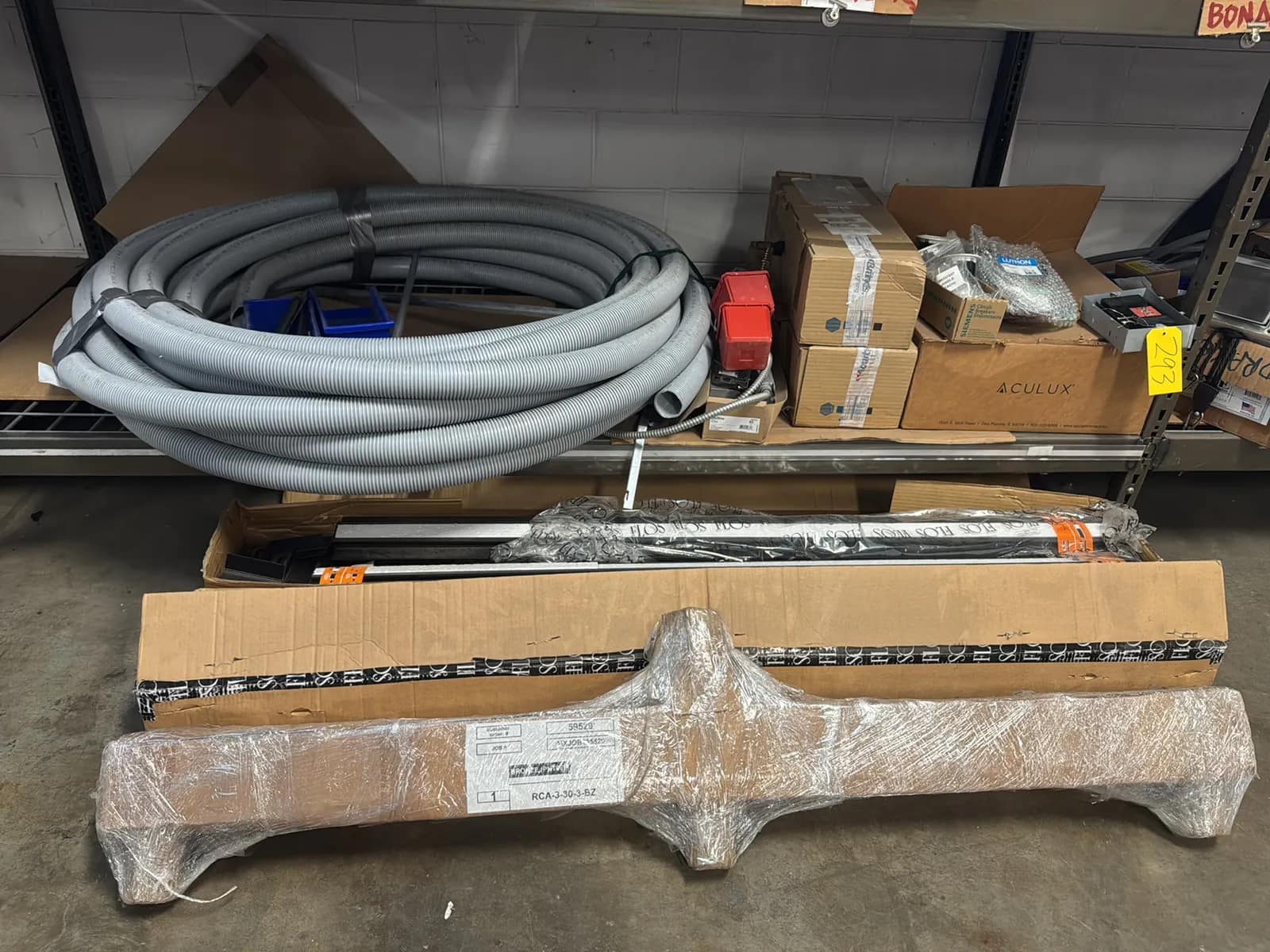 contents-of-1-shelf-assorted-electrical-supply-mu96txj1
