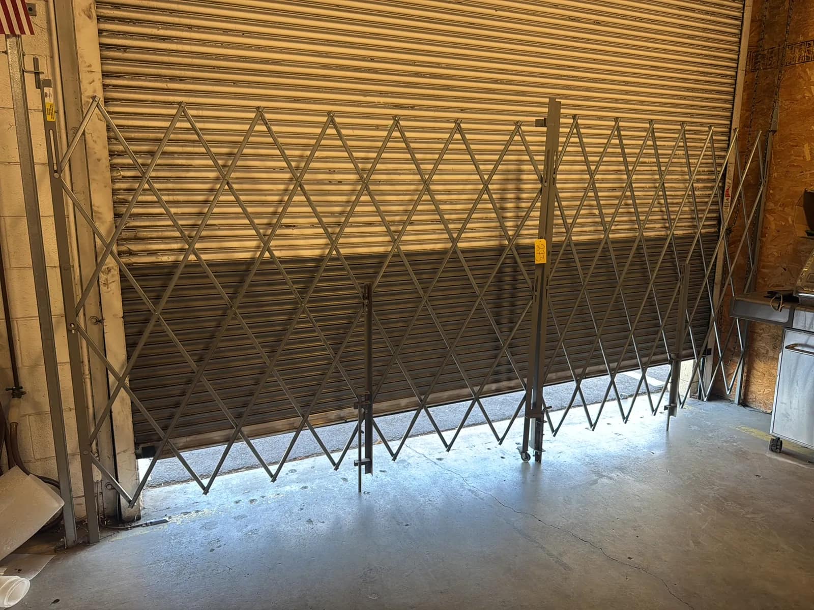 13-uline-h-3419-security-gate-b83ba4
