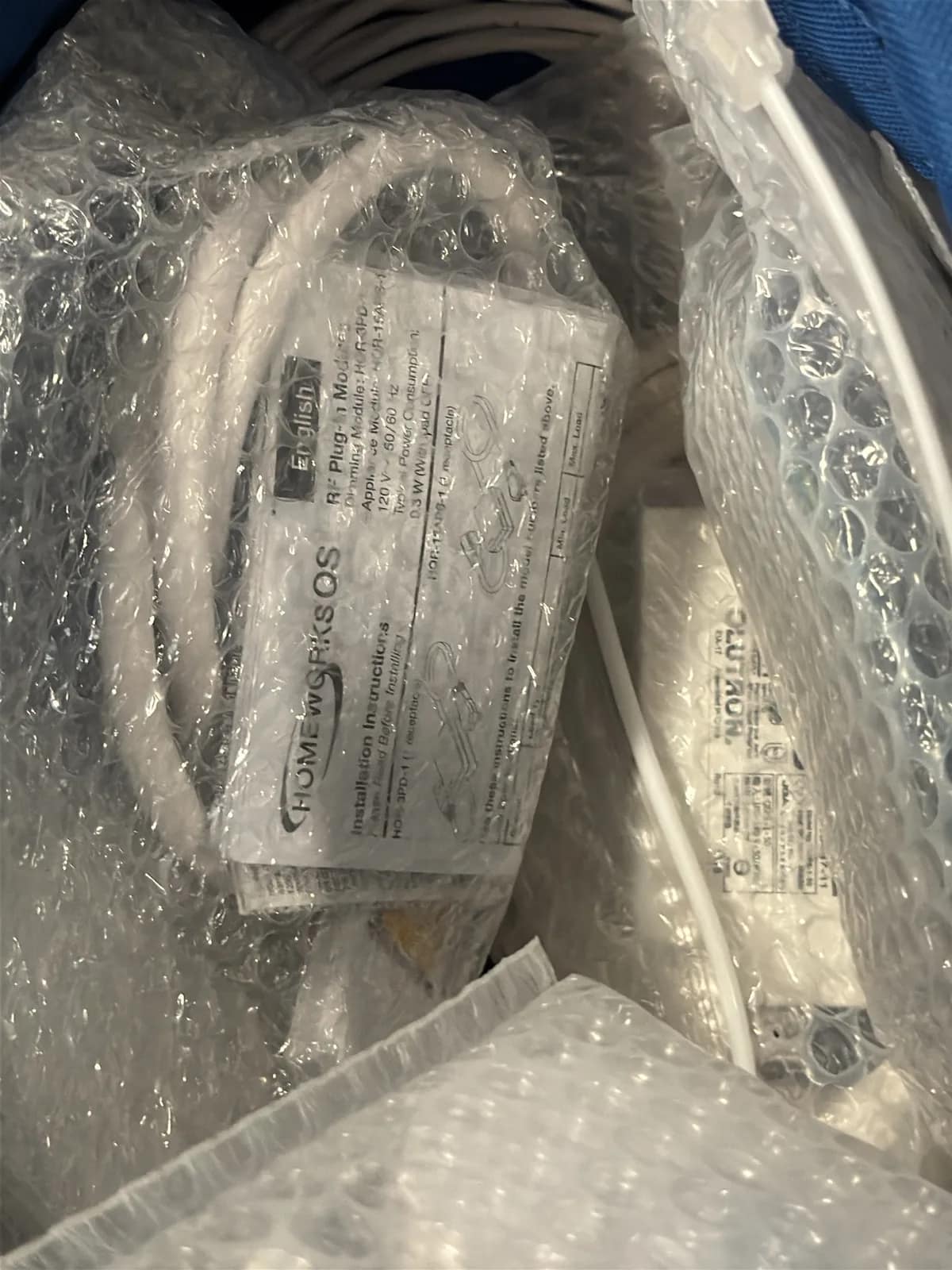 Contents Of Bin: Lutron Homewqrks QS Components, Samples, Bags And More, photo 11 of 18