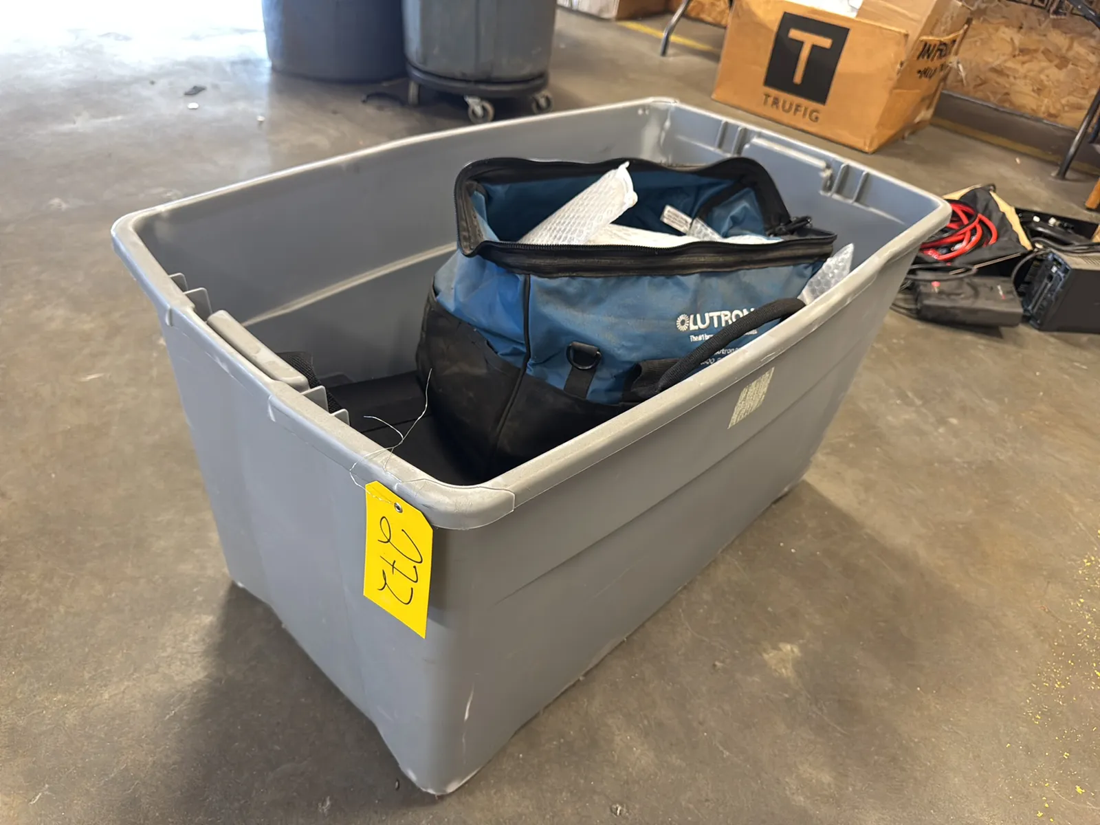 Contents Of Bin: Lutron Homewqrks QS Components, Samples, Bags And More, photo 18 of 18