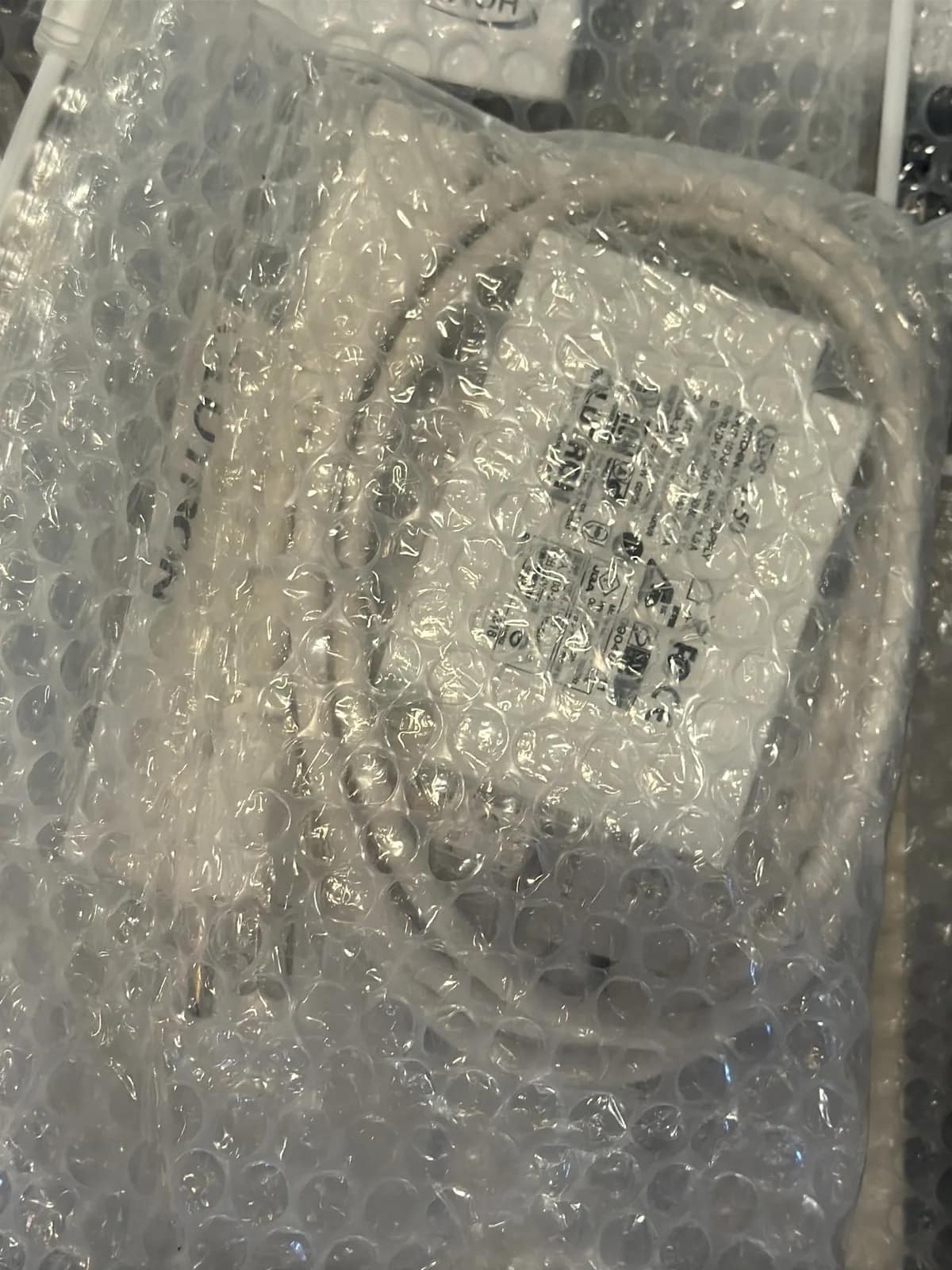 Contents Of Bin: Lutron Homewqrks QS Components, Samples, Bags And More, photo 7 of 18
