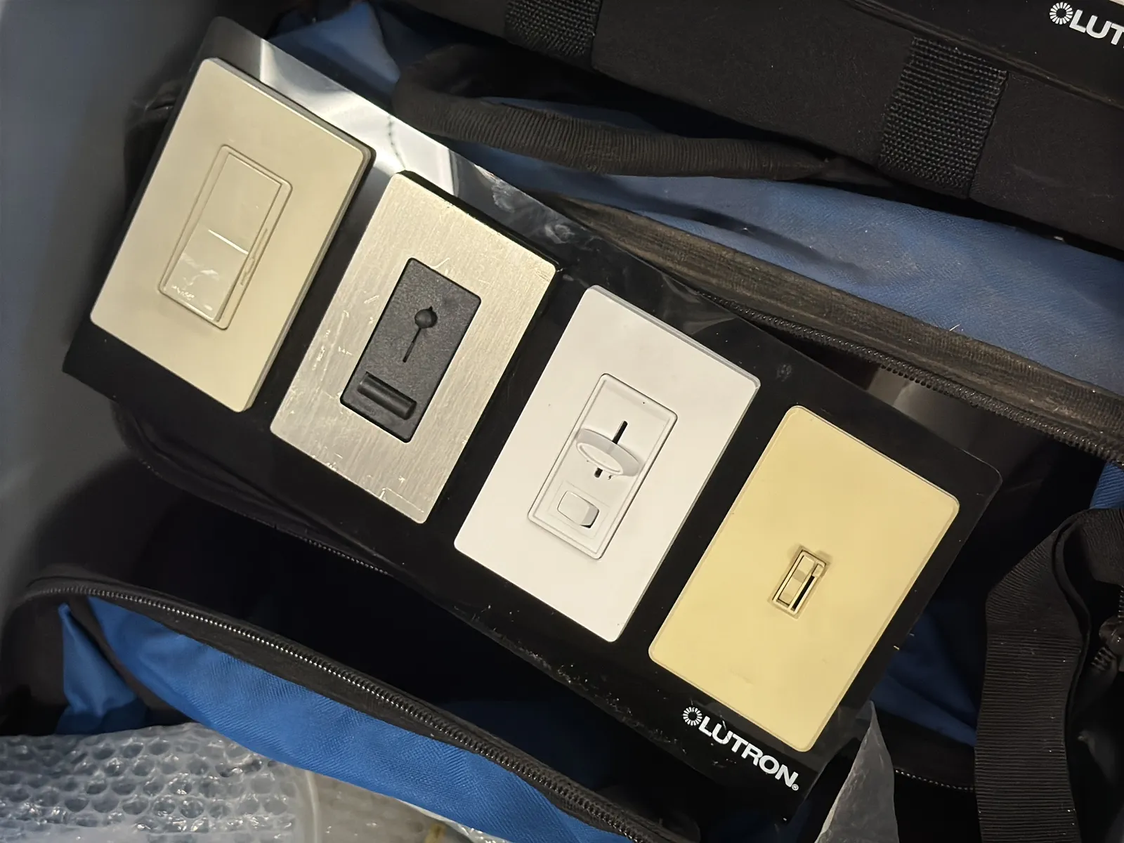 Contents Of Bin: Lutron Homewqrks QS Components, Samples, Bags And More, photo 13 of 18