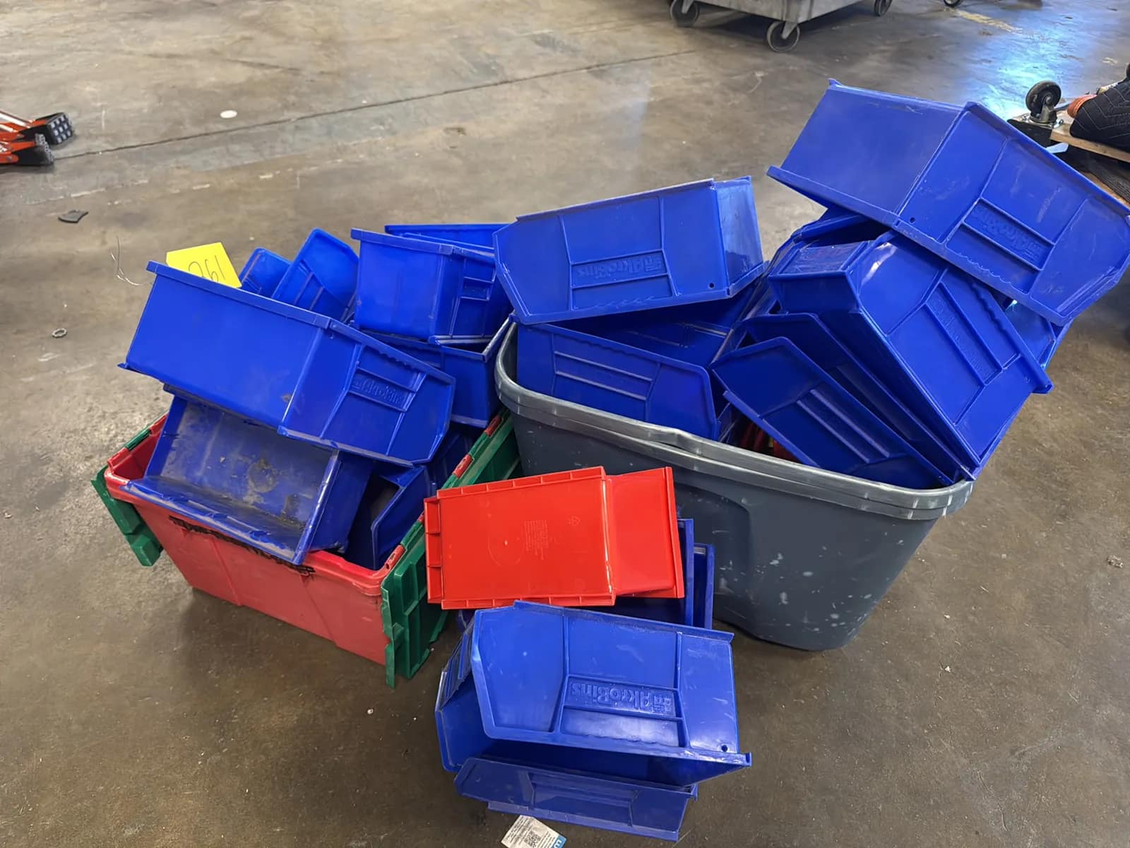 bulk-lot-empty-totes-bd480a