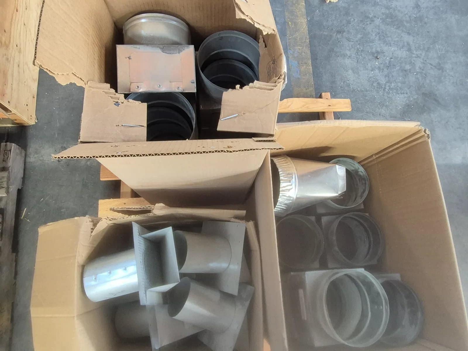 contents-of-pallet-assortment-of-light-gauge-steel-f12db0
