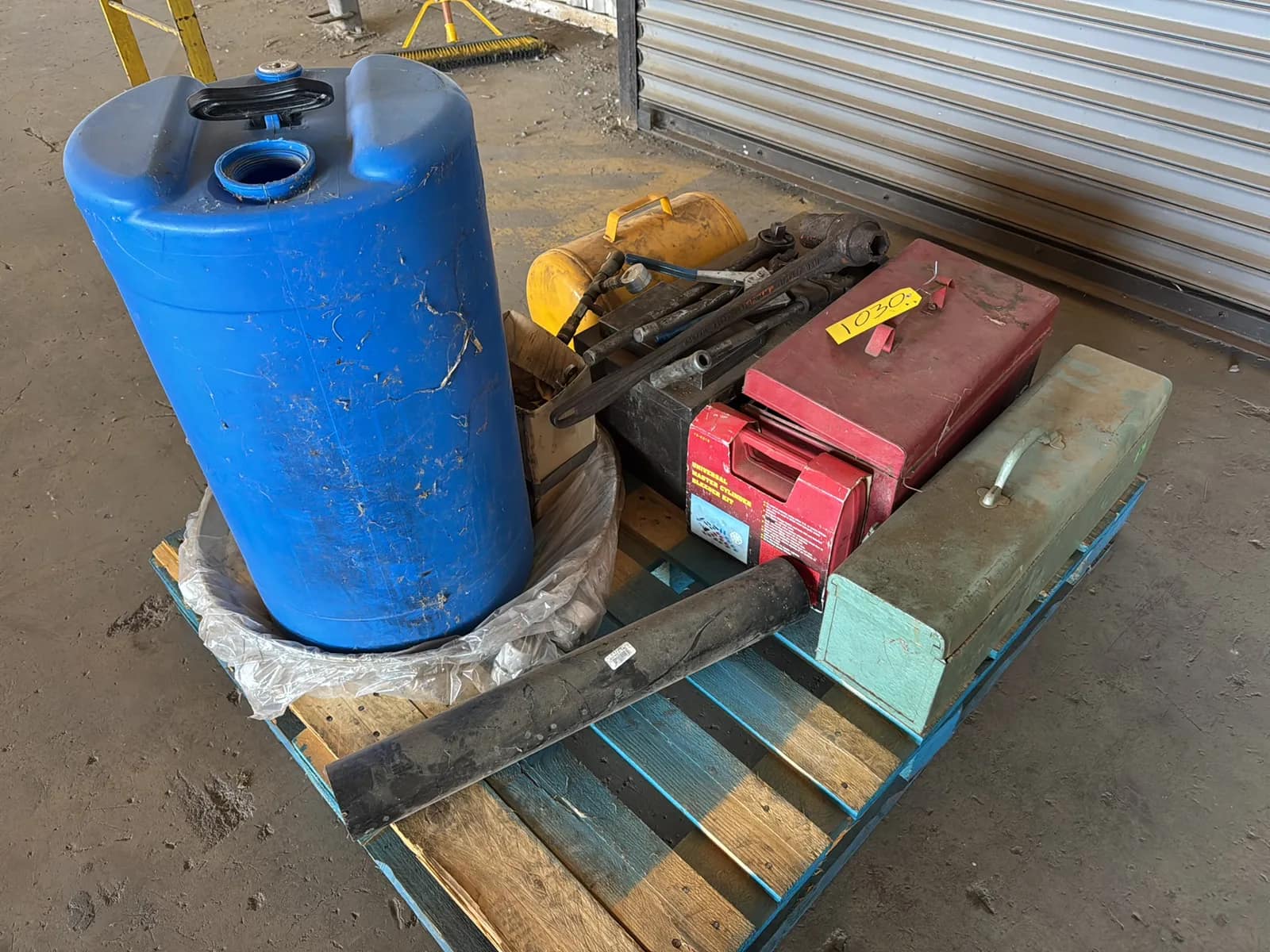 pallet-of-assorted-auto-mechanic-tools-and-more-756882