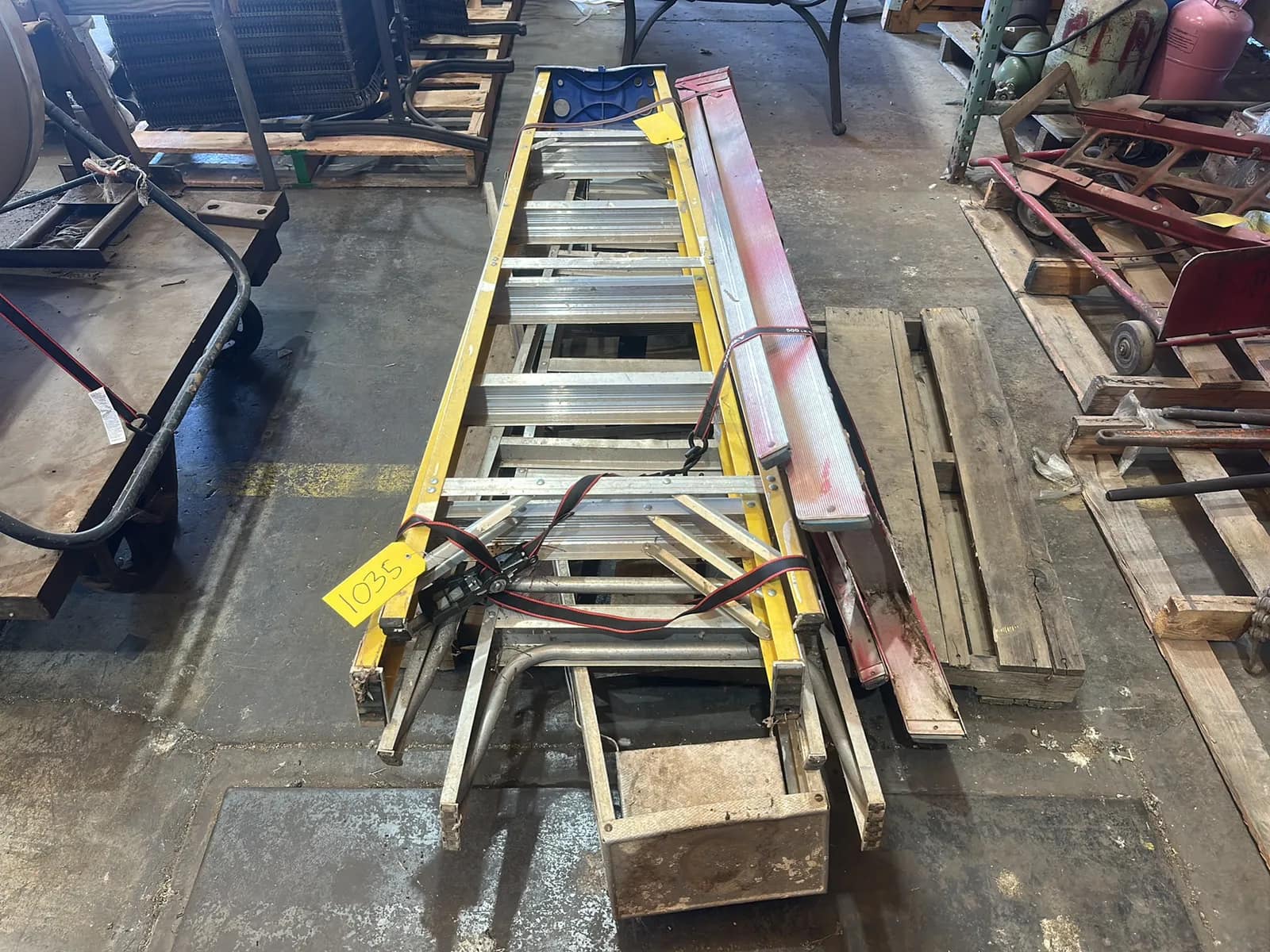 Pallet Of (4) Assorted Ladders, photo 2 of 3
