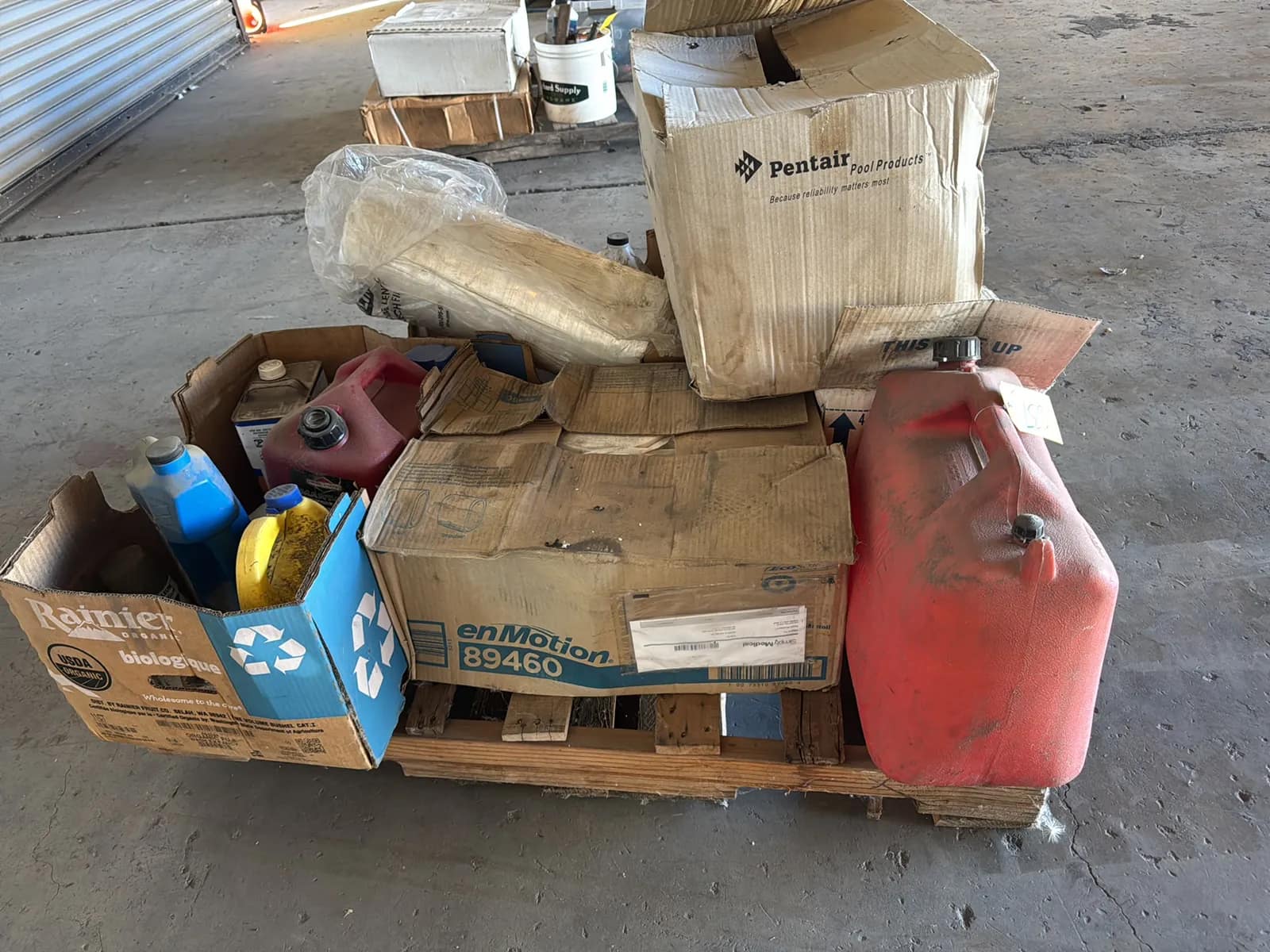 pallet-of-assorted-liquid-cleaners-automotive-coolant-gas-tanks-and-more-089207