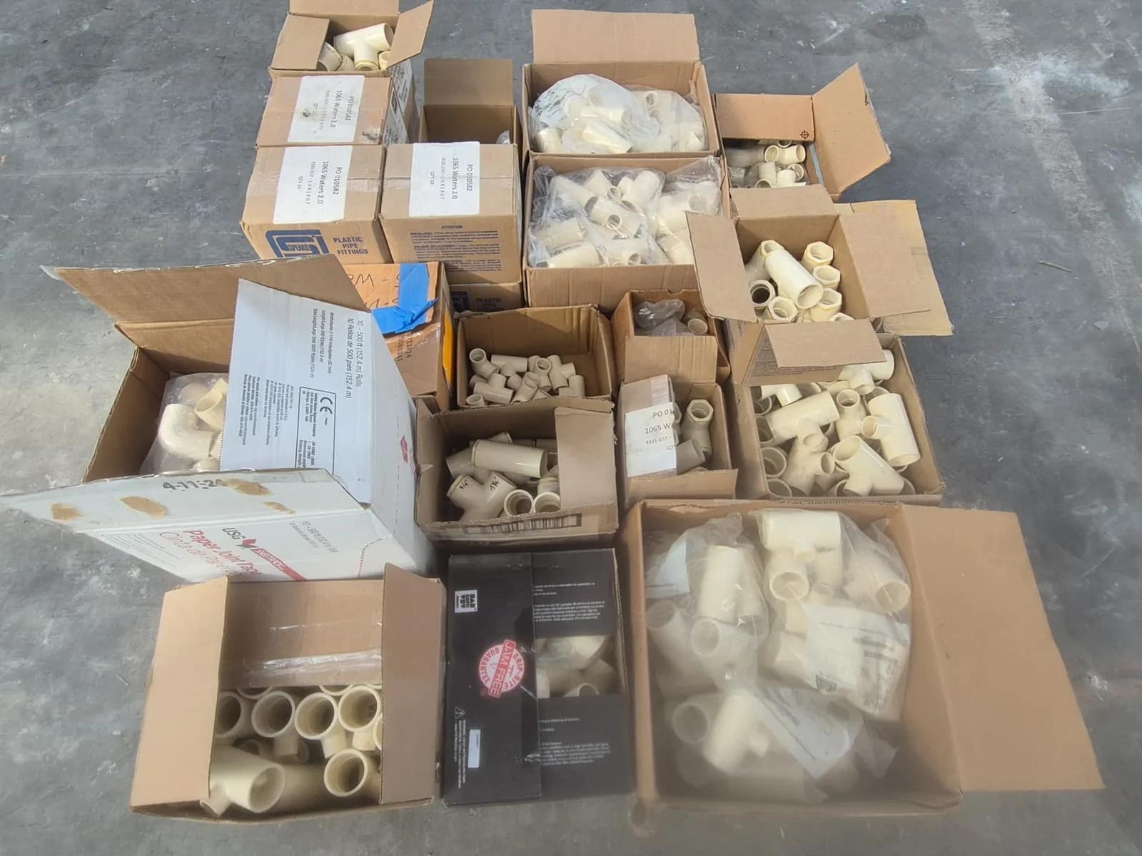 contents-of-pallet-assortment-of-pvc-fittings-mueeq161