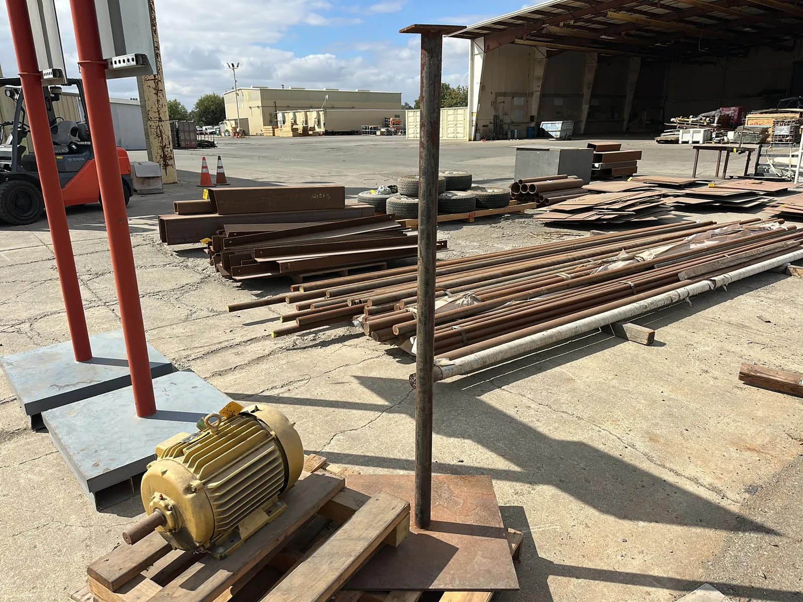 Contents Of Pallet: Baldor SuperE AC Motor And Steel Stand, photo 6 of 7