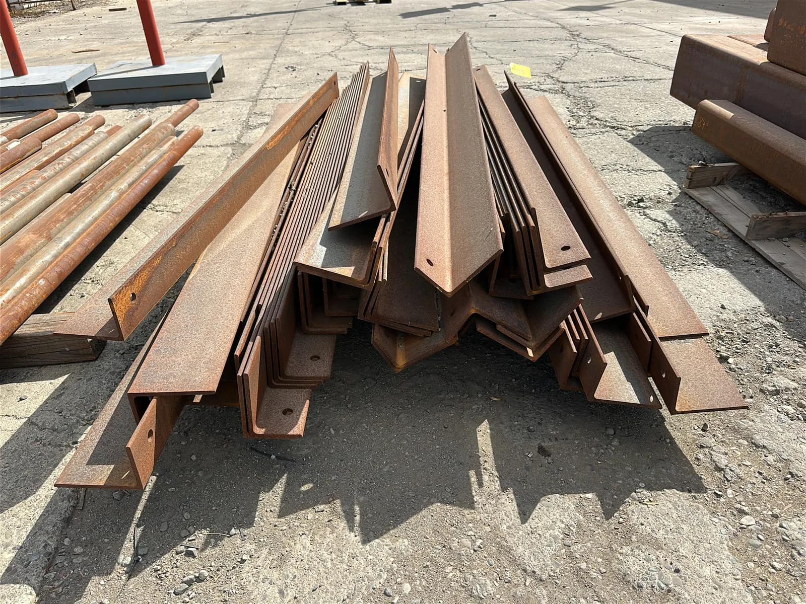 bulk-lot-assorted-angle-iron-mu6eyqfn