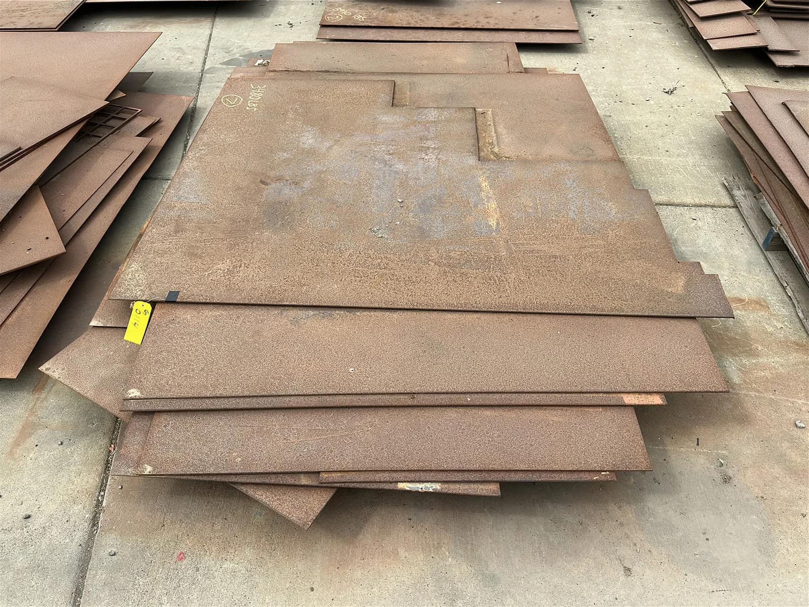 pallet-of-assorted-steel-plates-mu6eyqxw