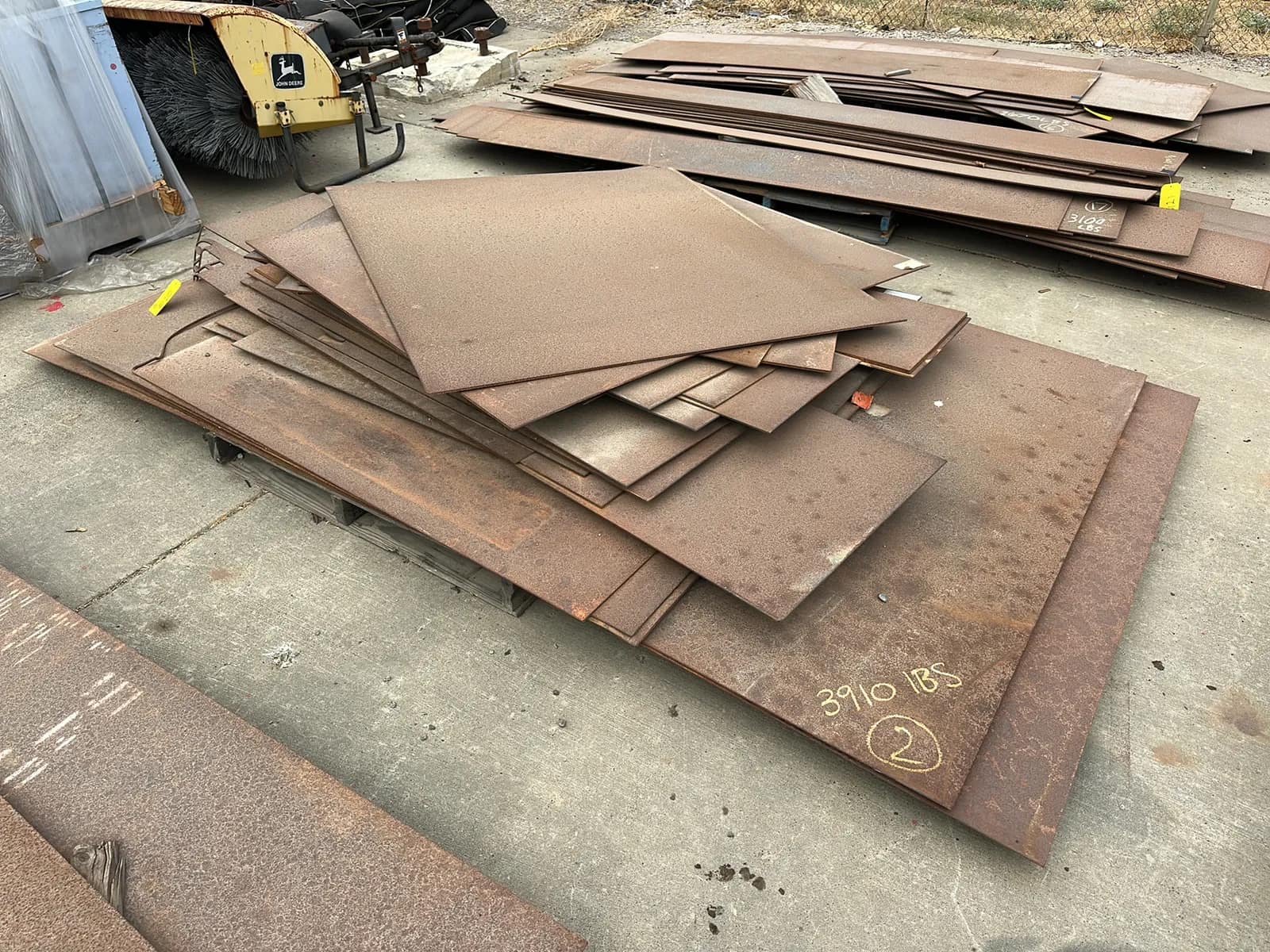 pallet-of-assorted-steel-plates-mu6eyr8q