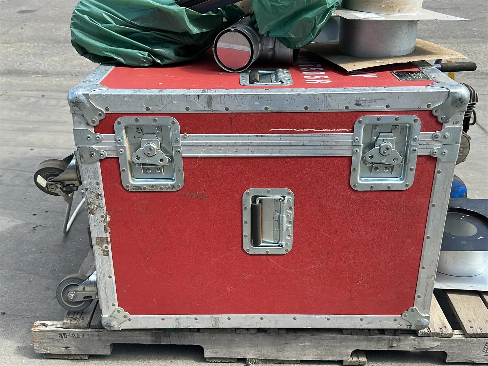 Contents Of Pallet: MovinCool Office Pro 18, Air Tool Store Air Compressor, Keal Case, And More, photo 6 of 7