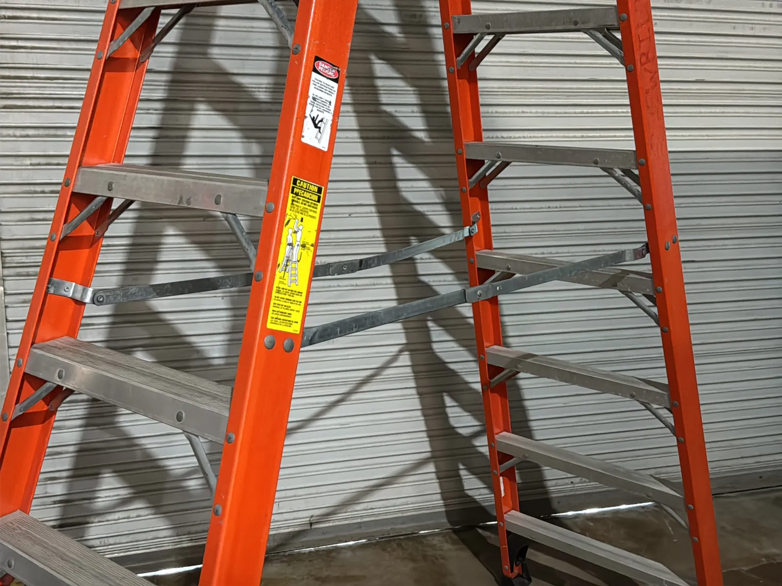 Louisville 10’ Fiberglass Ladder, photo 4 of 6