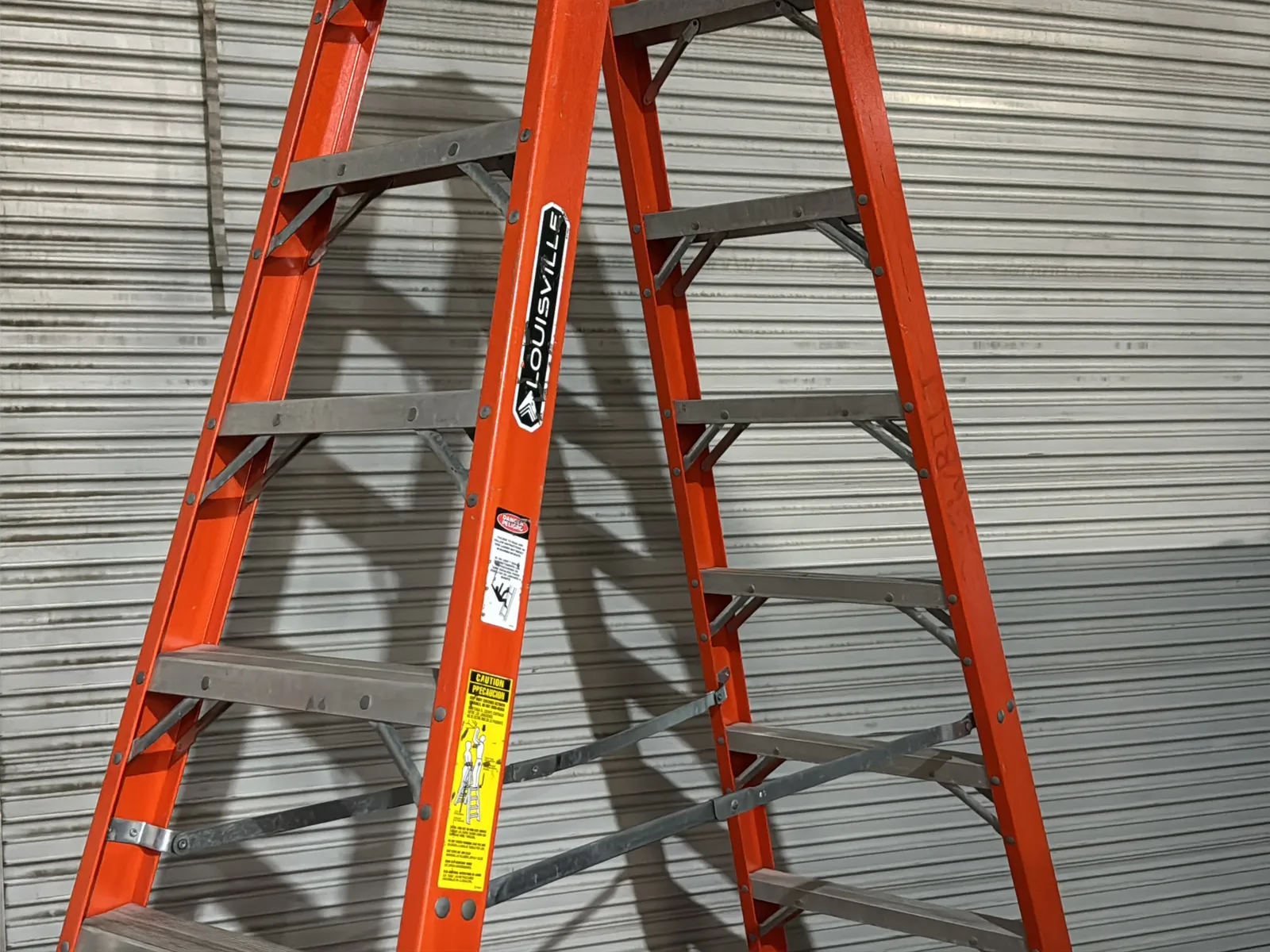 Louisville 10’ Fiberglass Ladder, photo 3 of 6